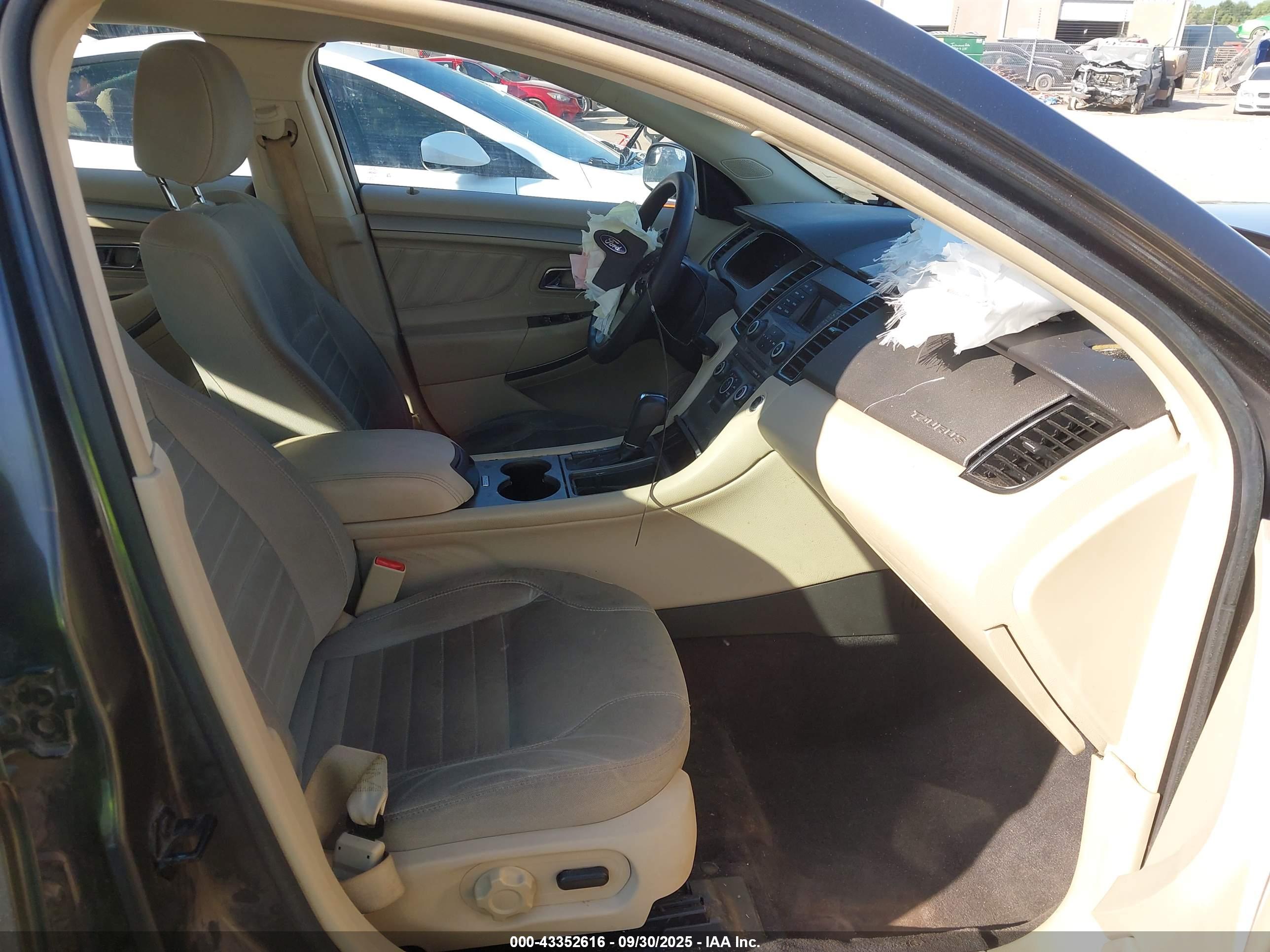 FORD TAURUS image 5