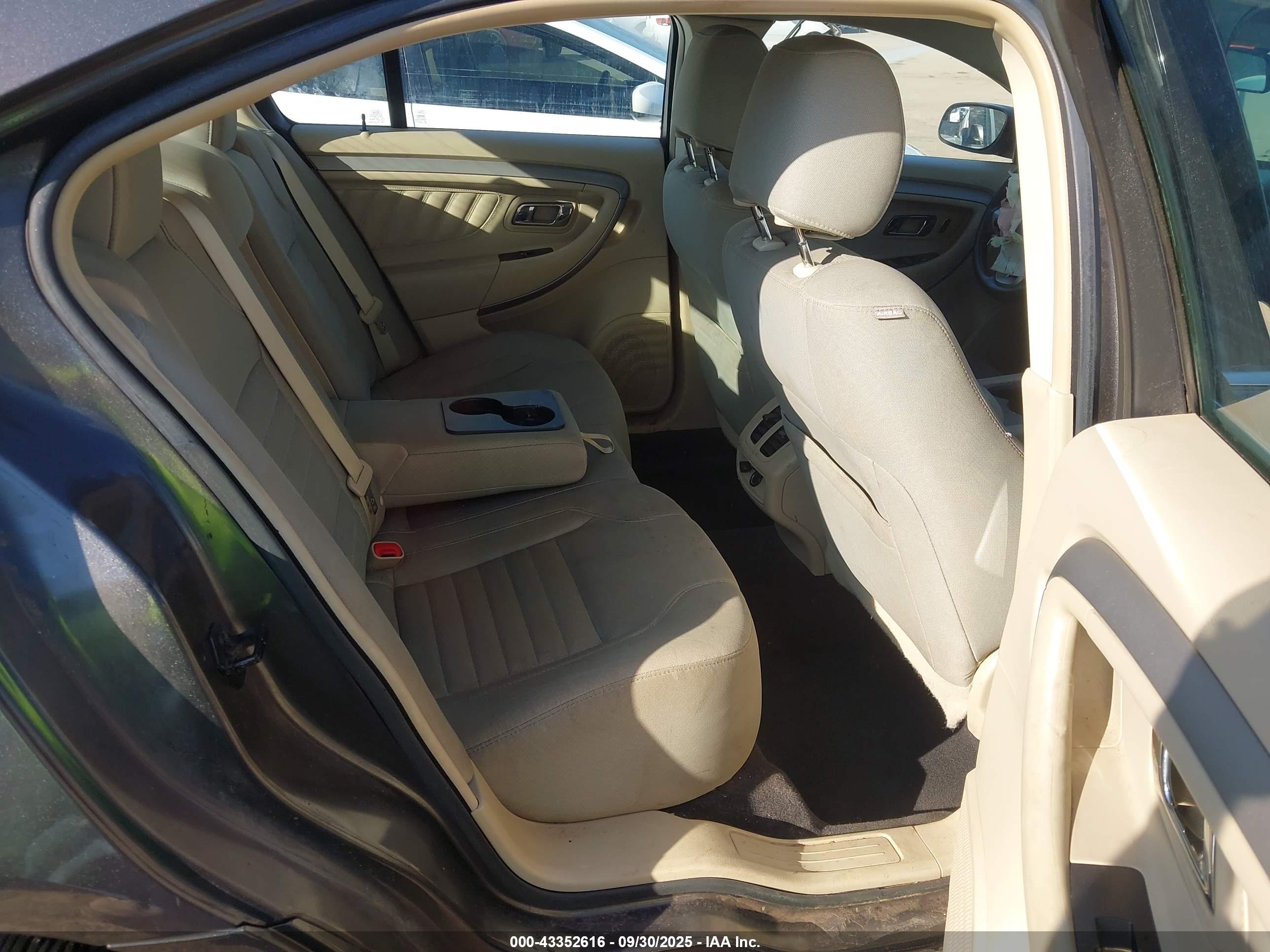 FORD TAURUS image 8