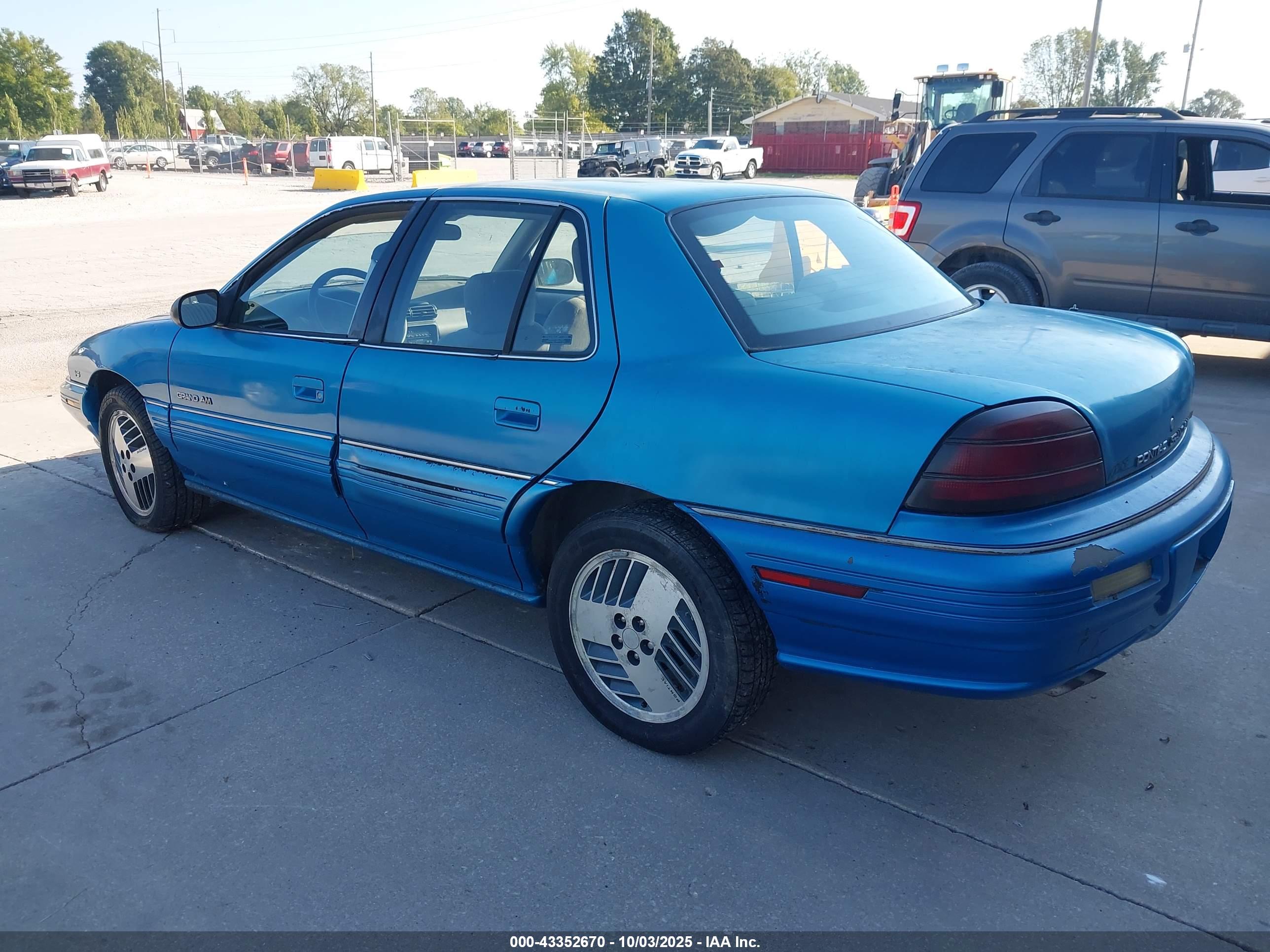 PONTIAC GRAND image 3