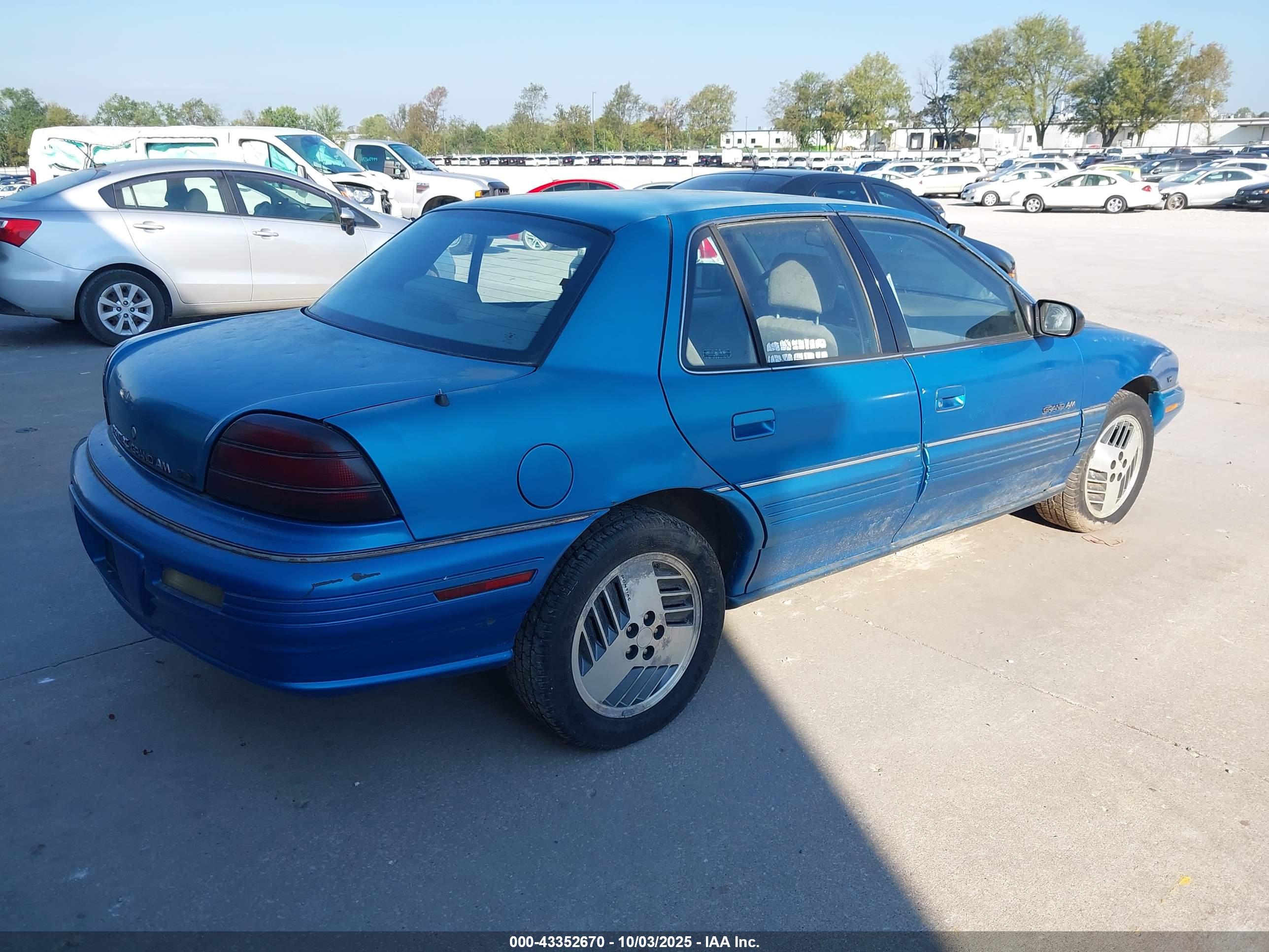 PONTIAC GRAND image 4