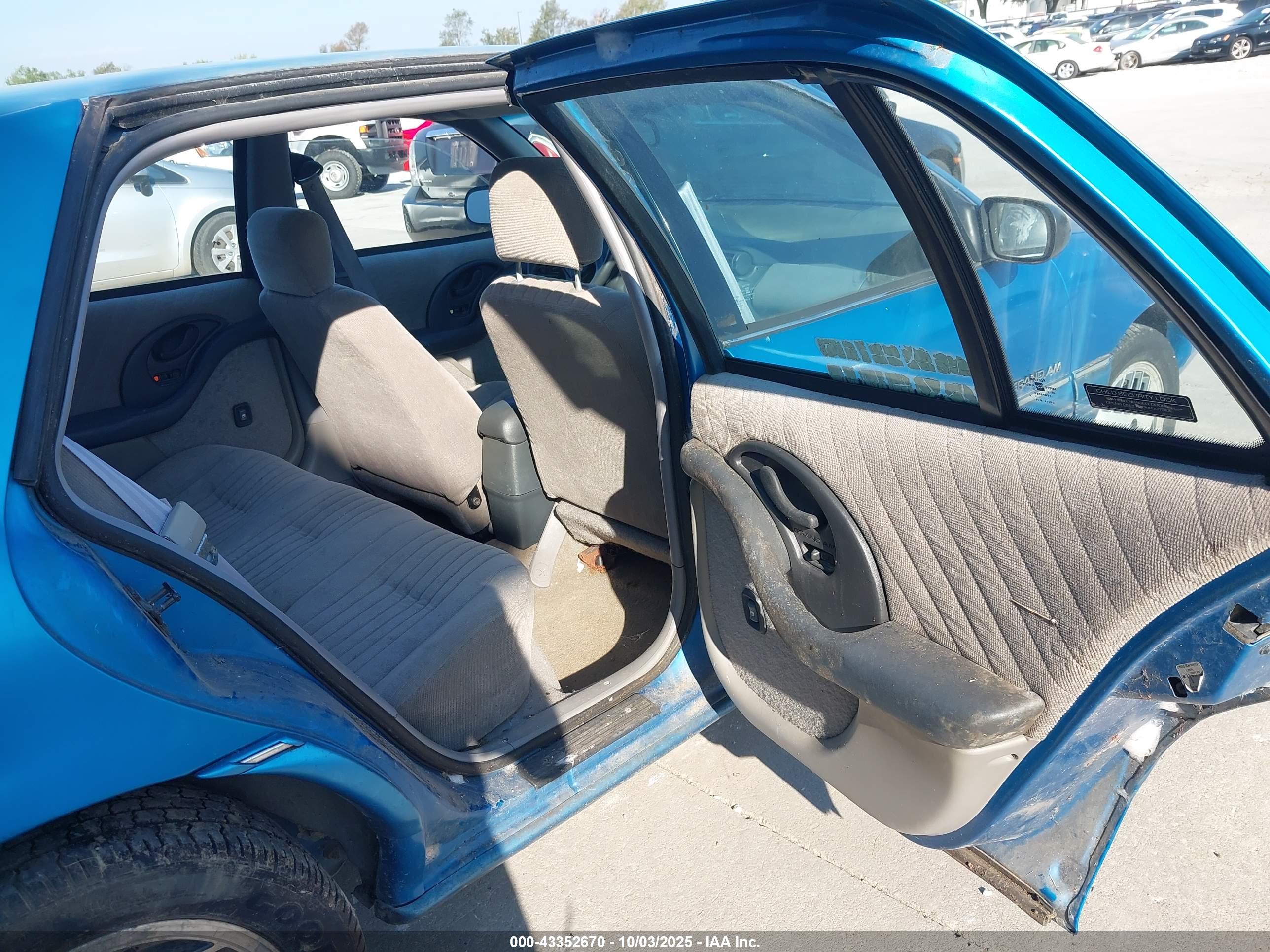 PONTIAC GRAND image 8