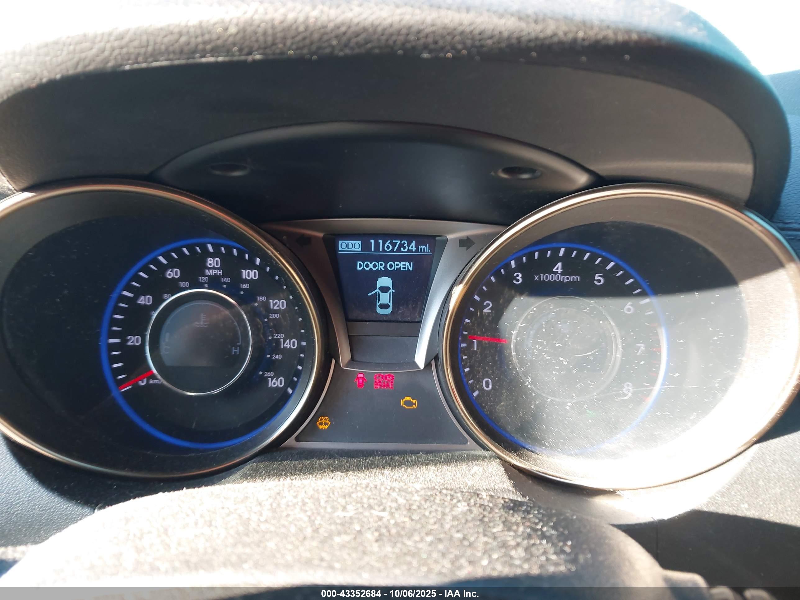 HYUNDAI GENESIS image 7