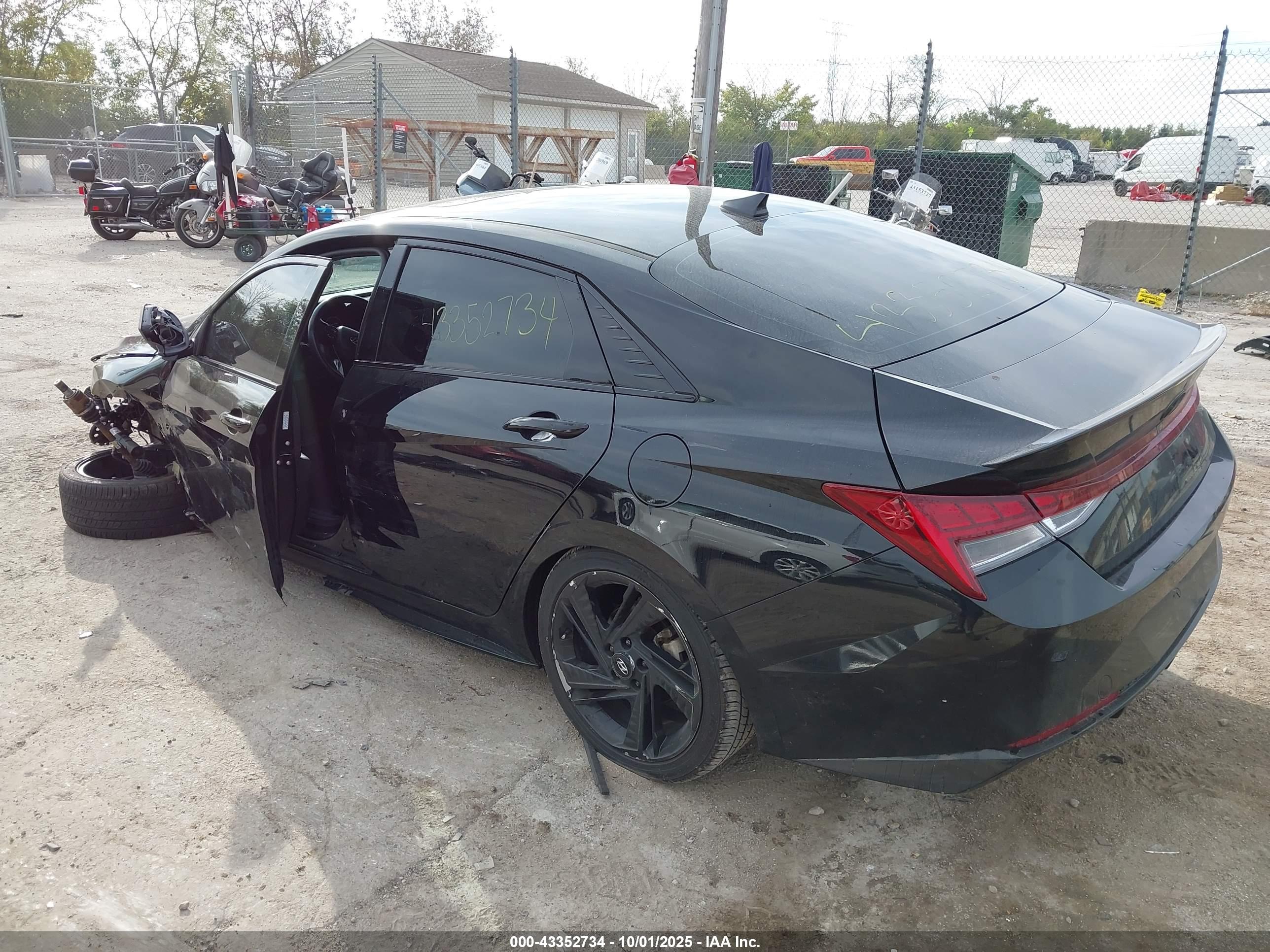 HYUNDAI ELANTRA image 3