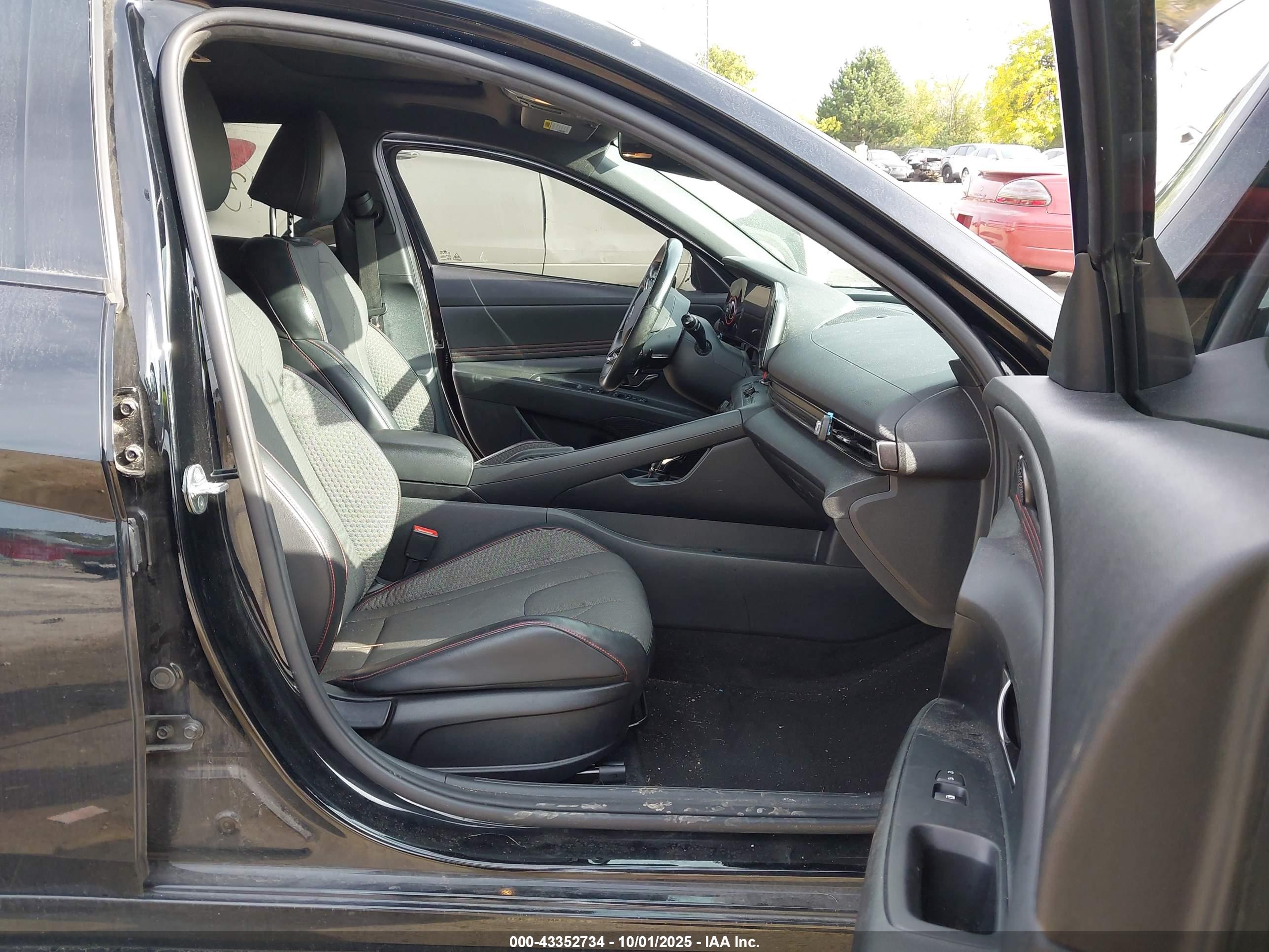 HYUNDAI ELANTRA image 5