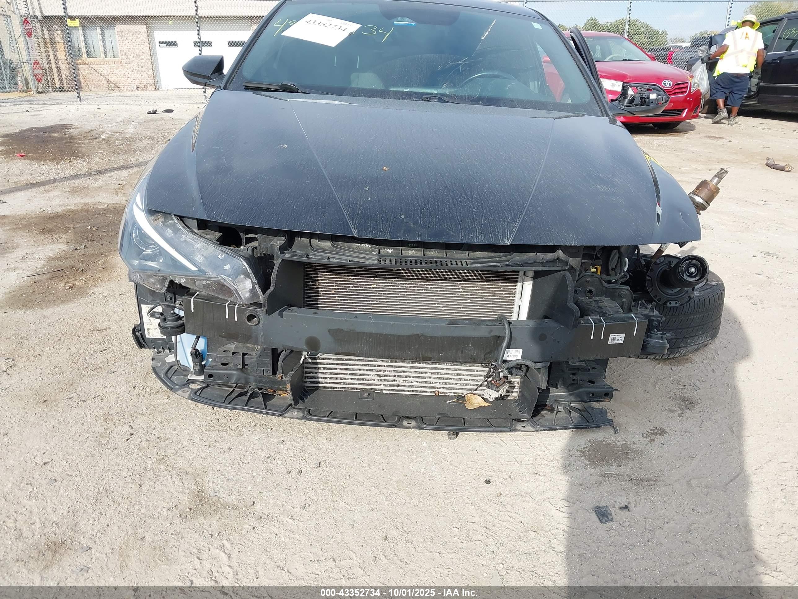 HYUNDAI ELANTRA image 6