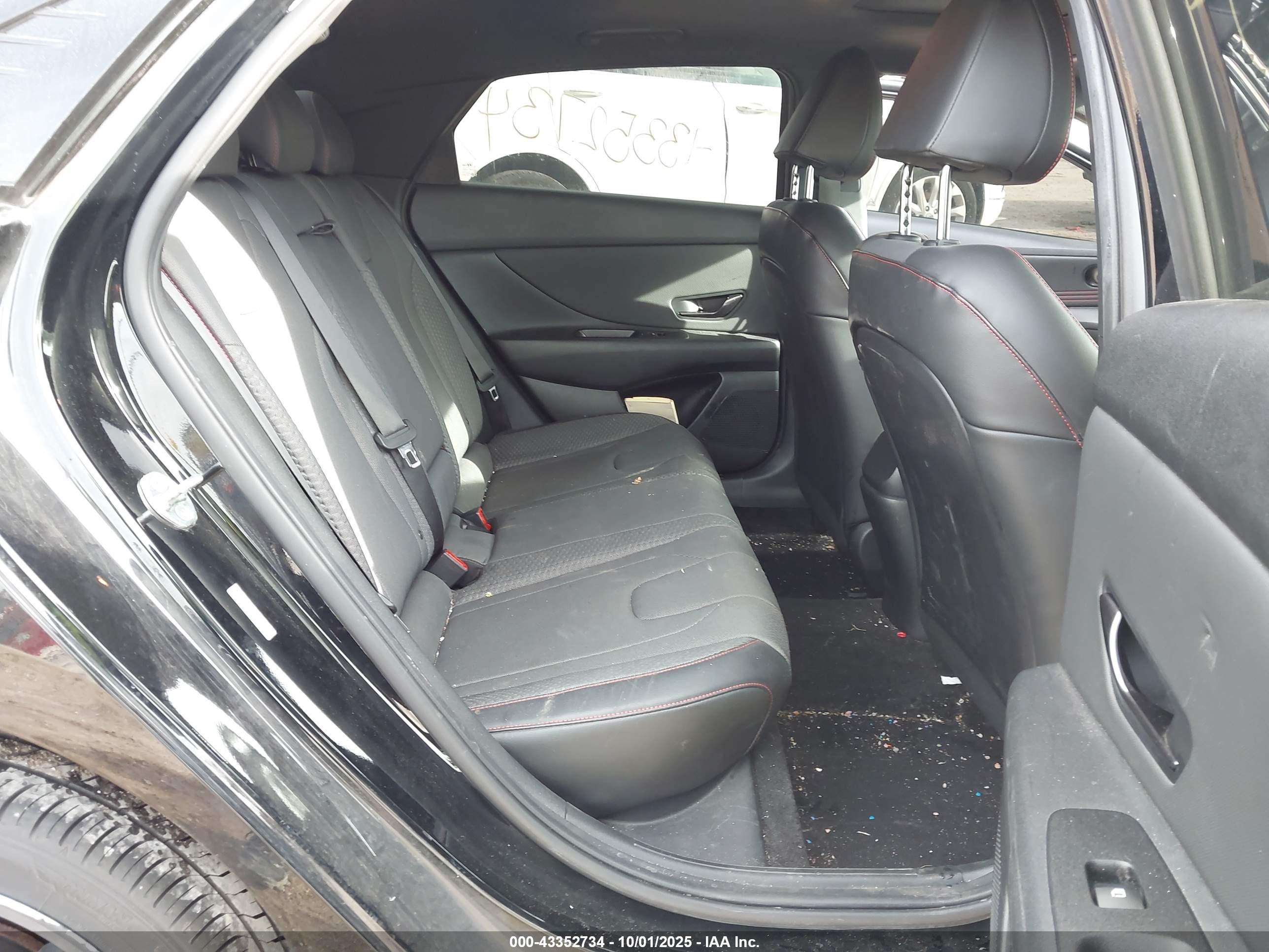 HYUNDAI ELANTRA image 8