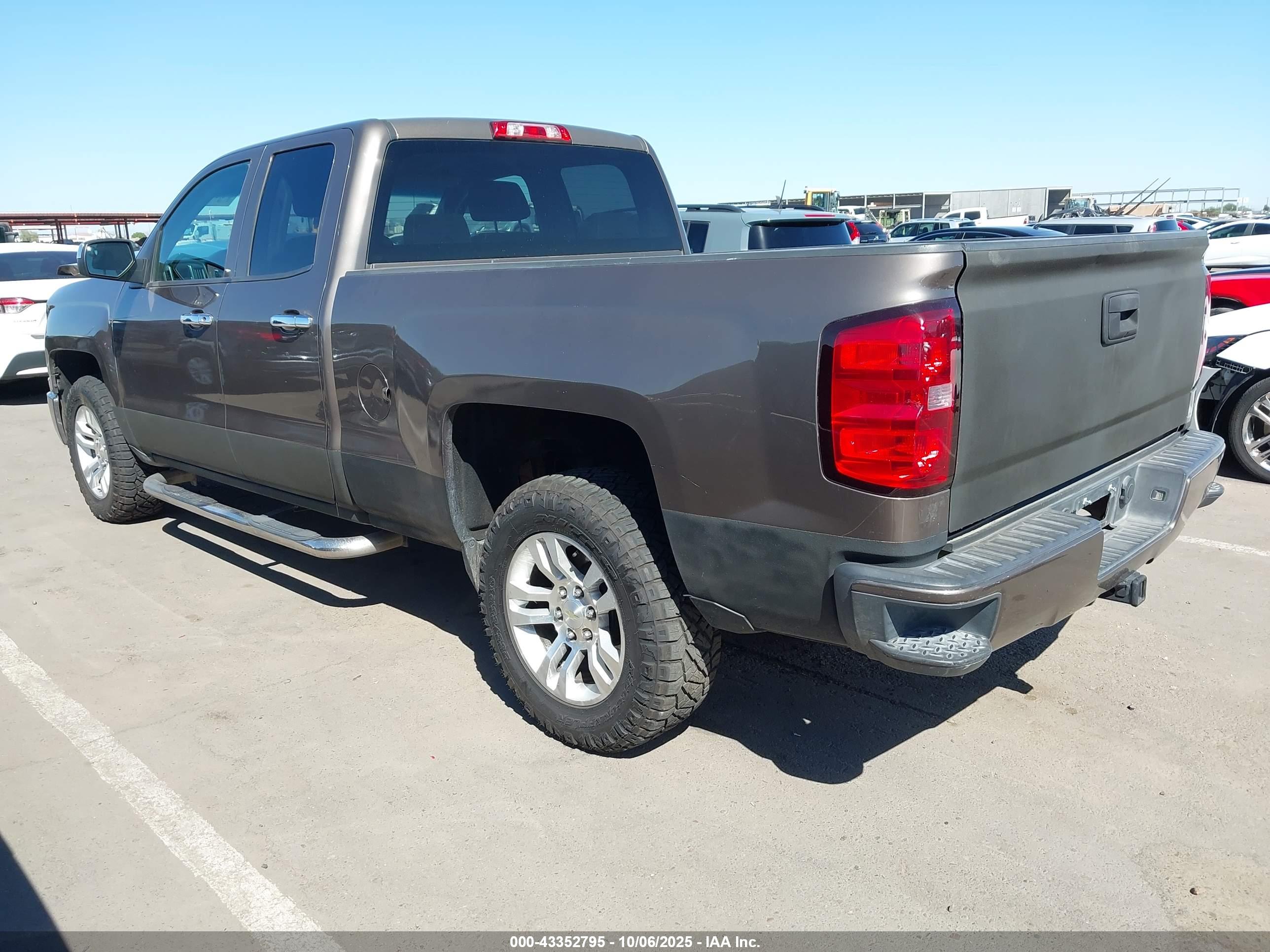 CHEVROLET SILVERADO image 3