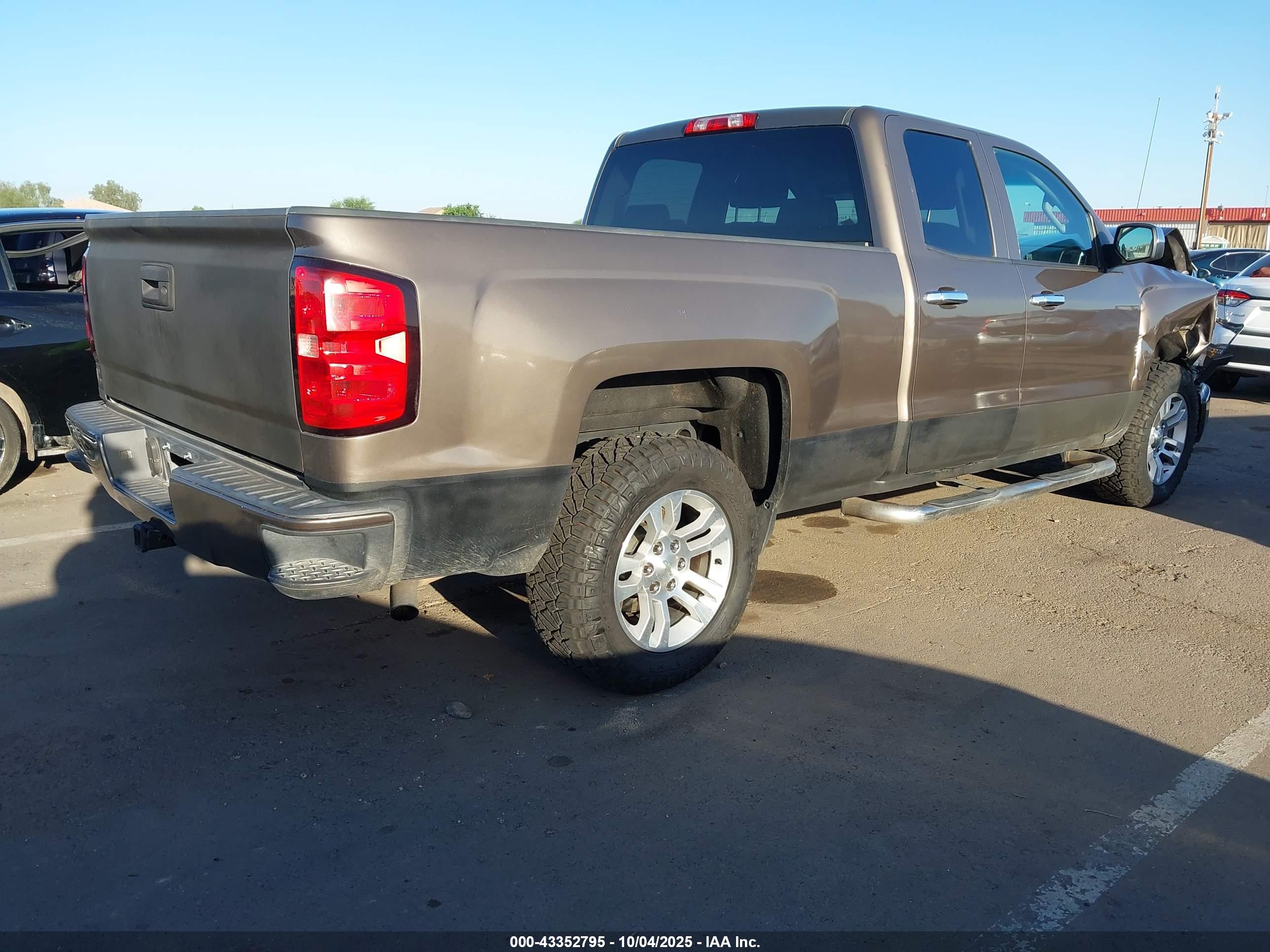 CHEVROLET SILVERADO image 4
