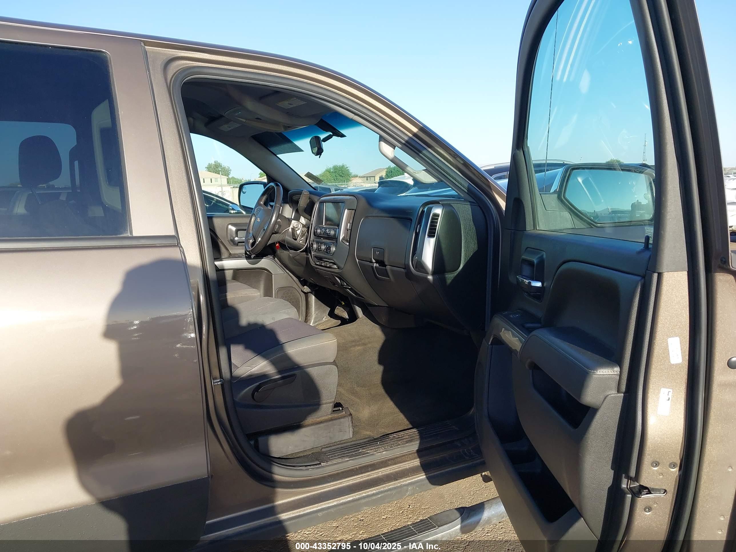 CHEVROLET SILVERADO image 5