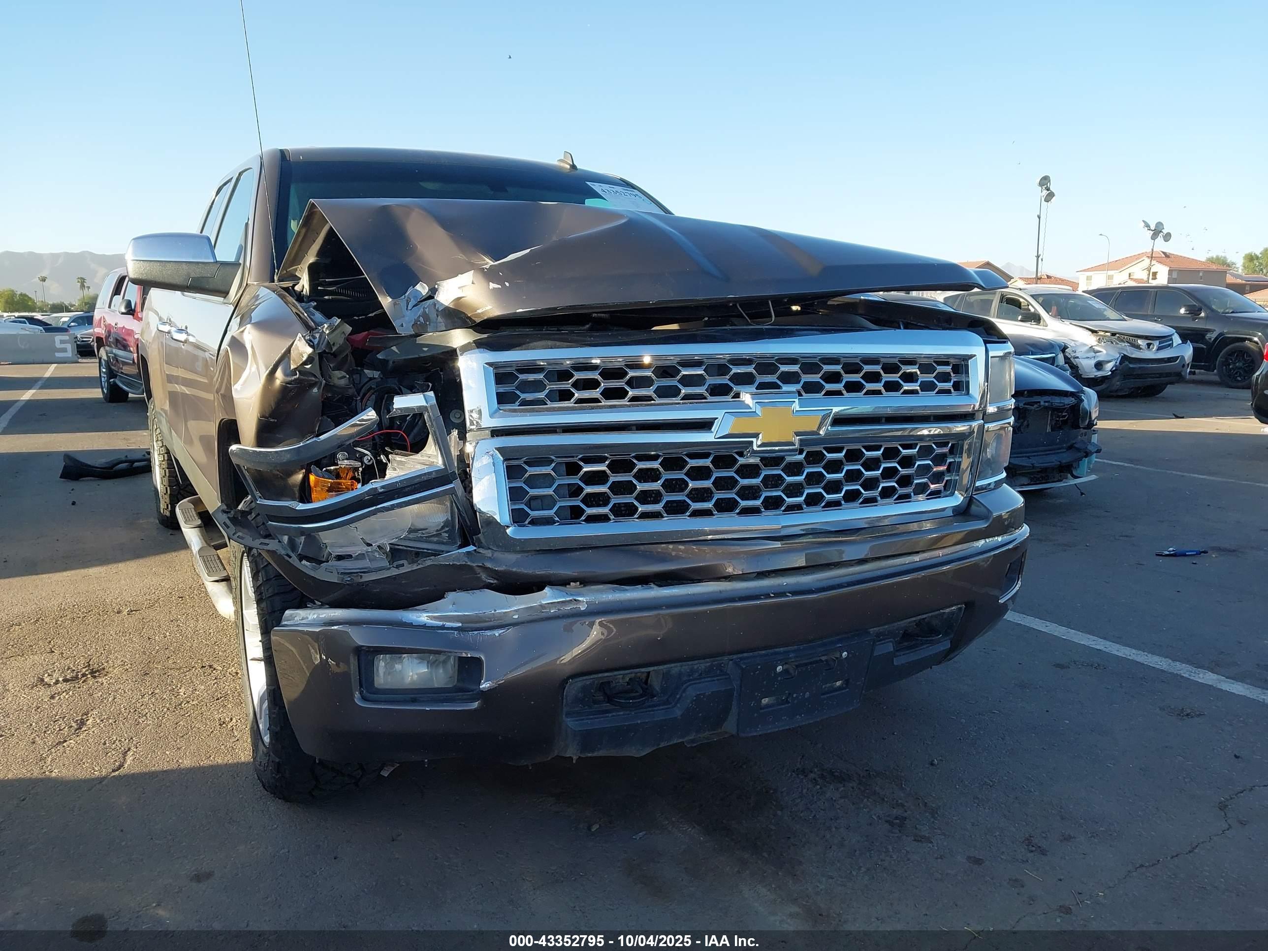CHEVROLET SILVERADO image 6