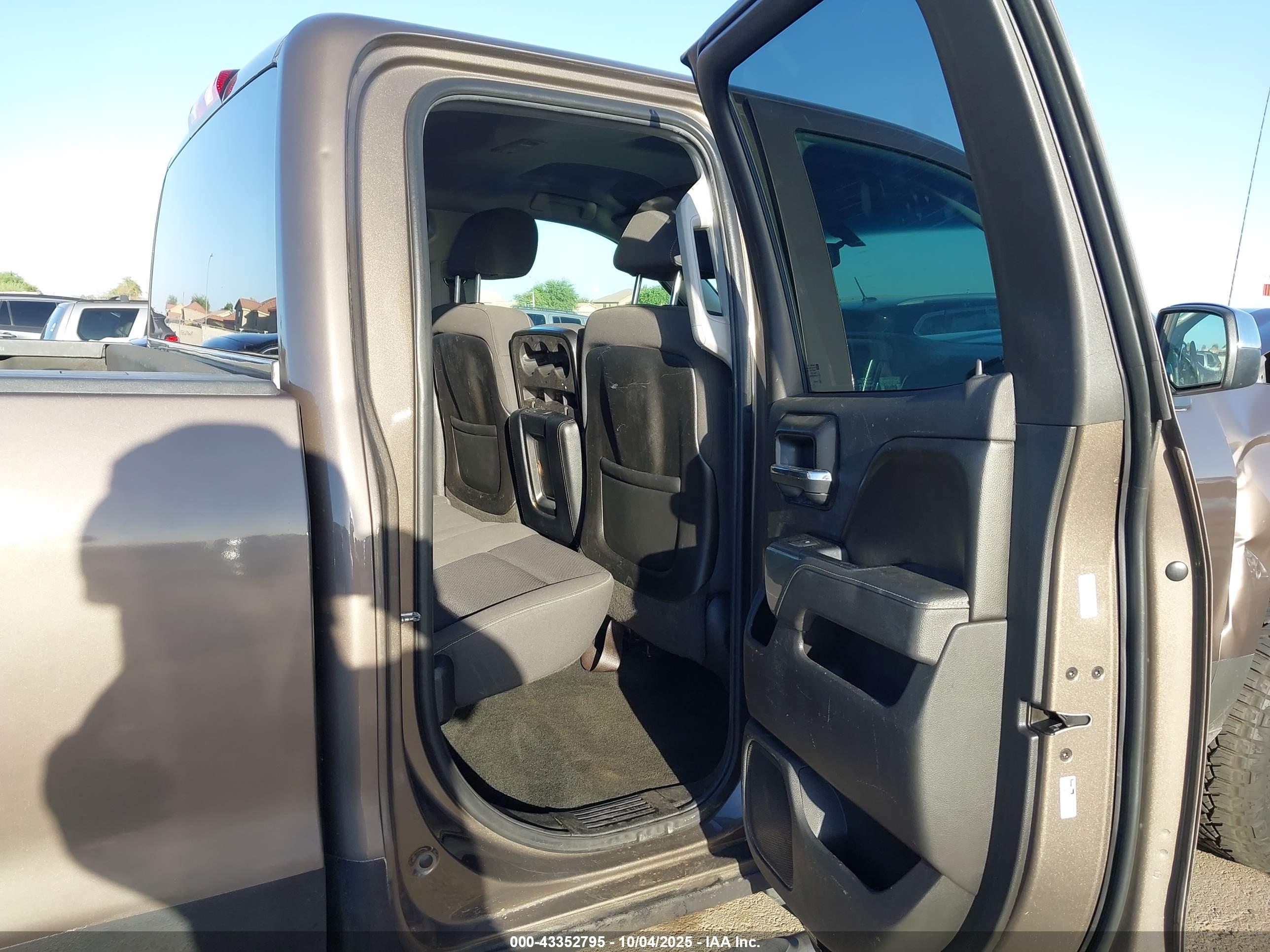 CHEVROLET SILVERADO image 8