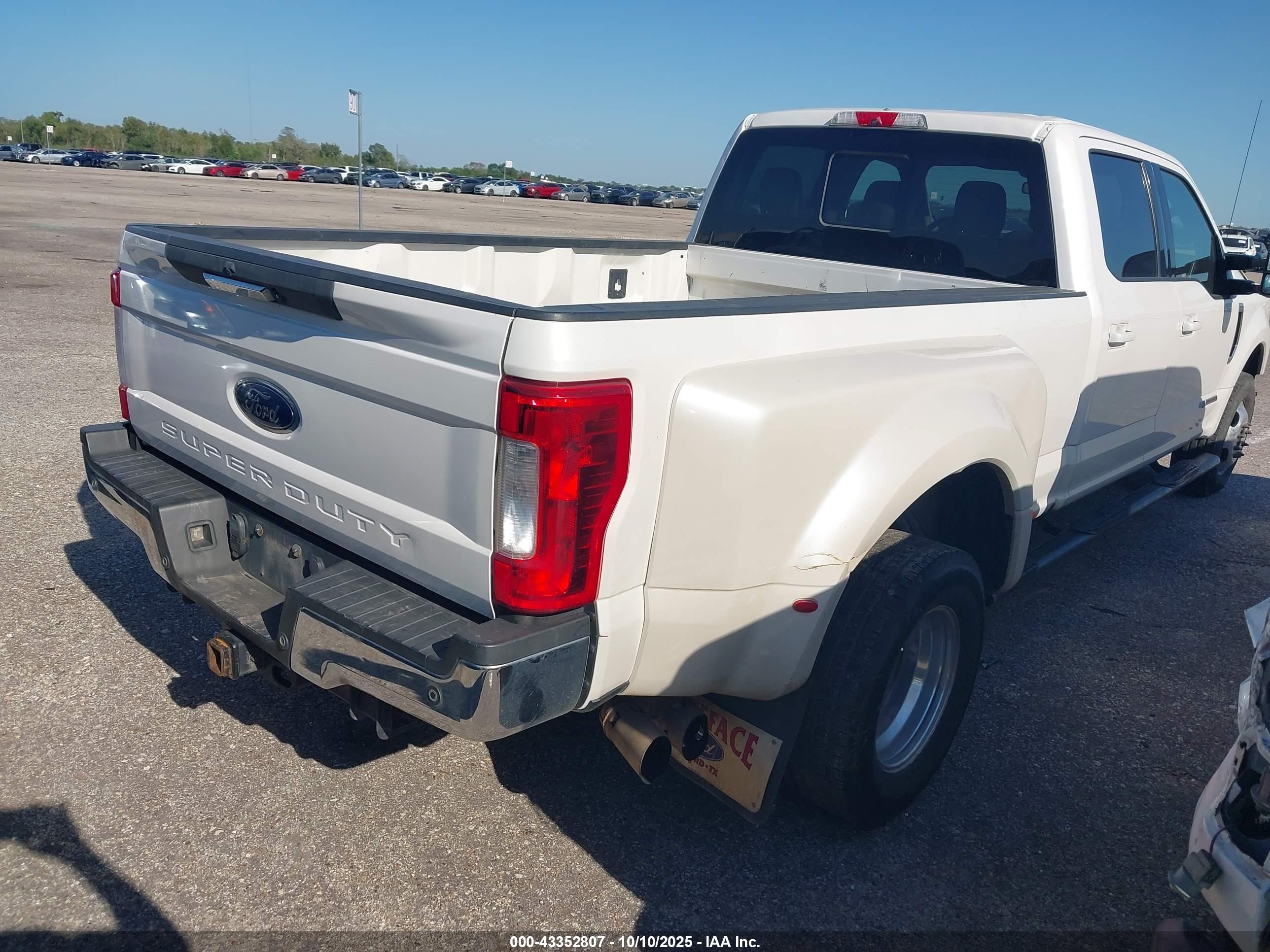 FORD F-350 image 4