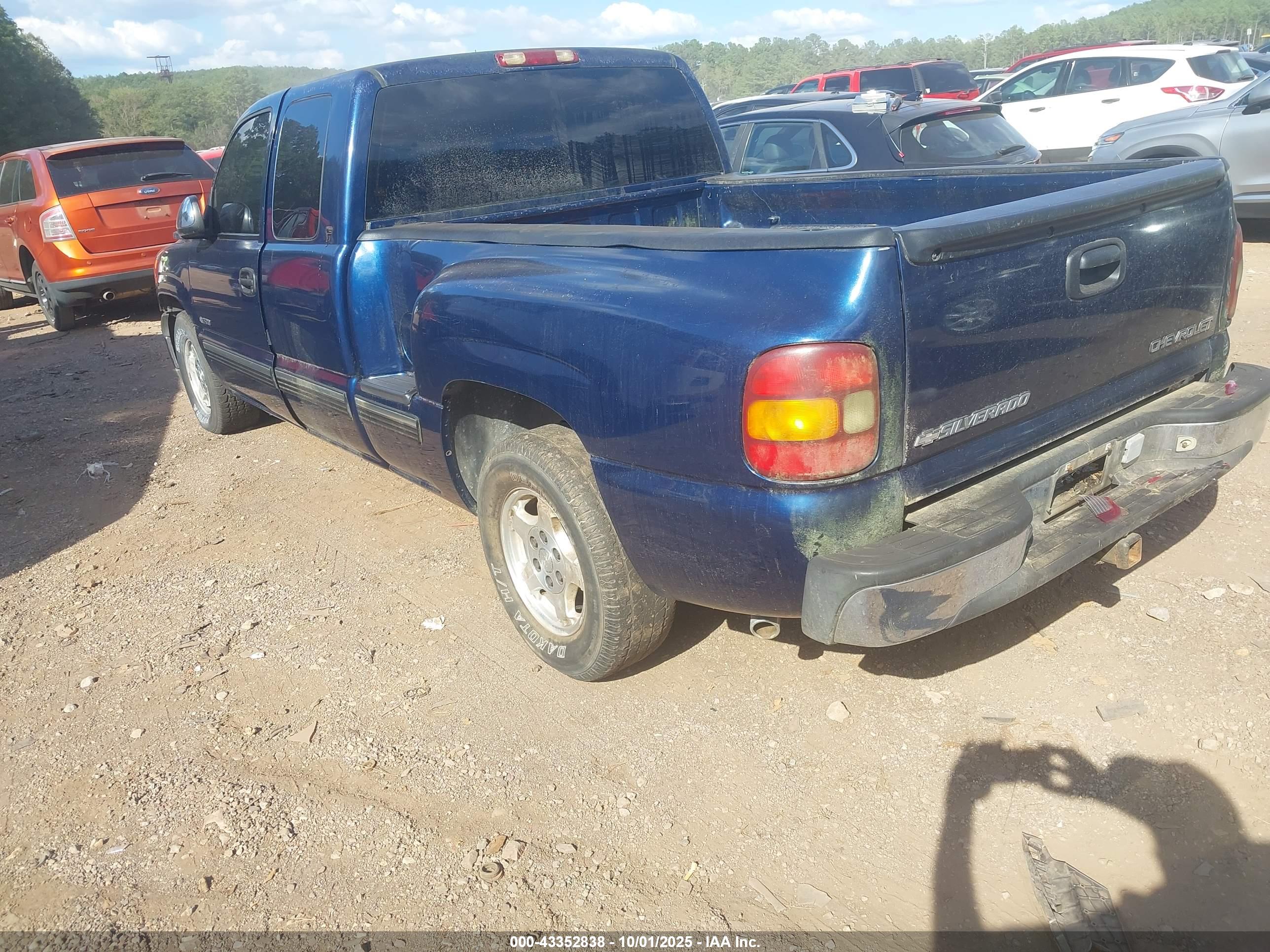 CHEVROLET SILVERADO image 3