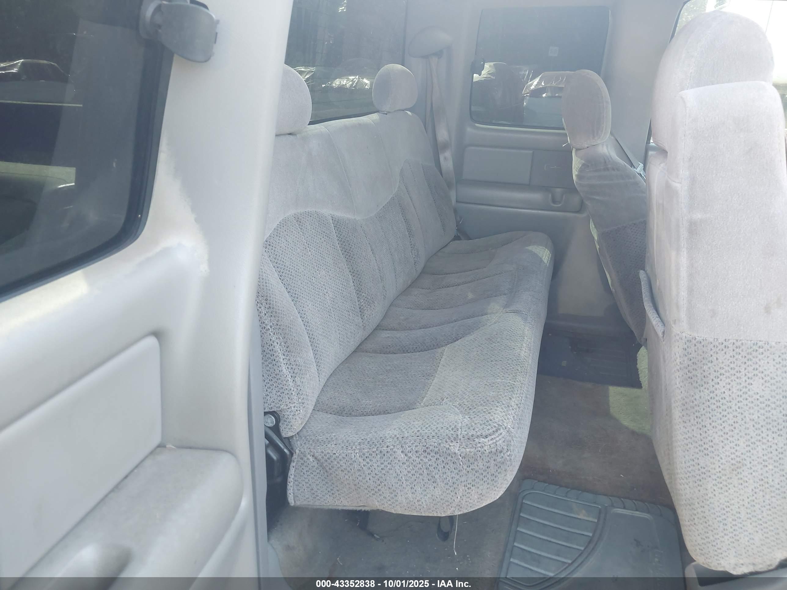 CHEVROLET SILVERADO image 8
