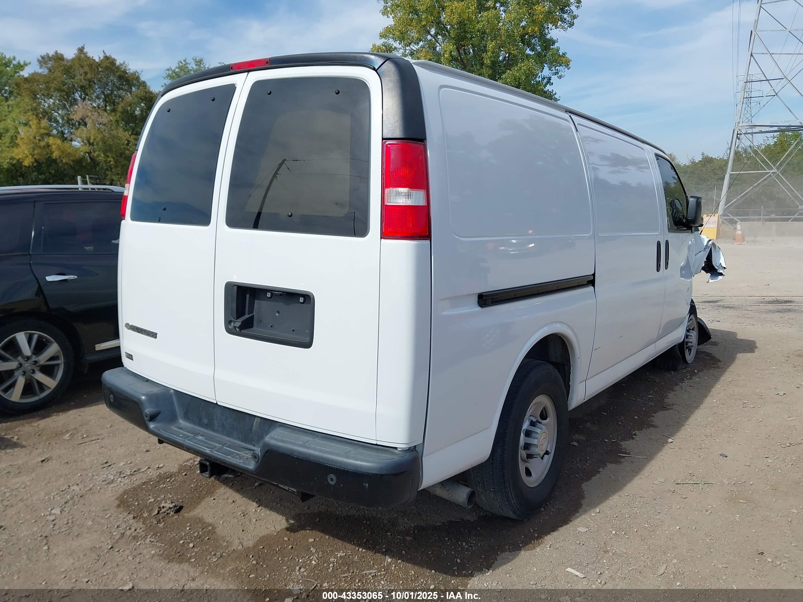 CHEVROLET EXPRESS image 4