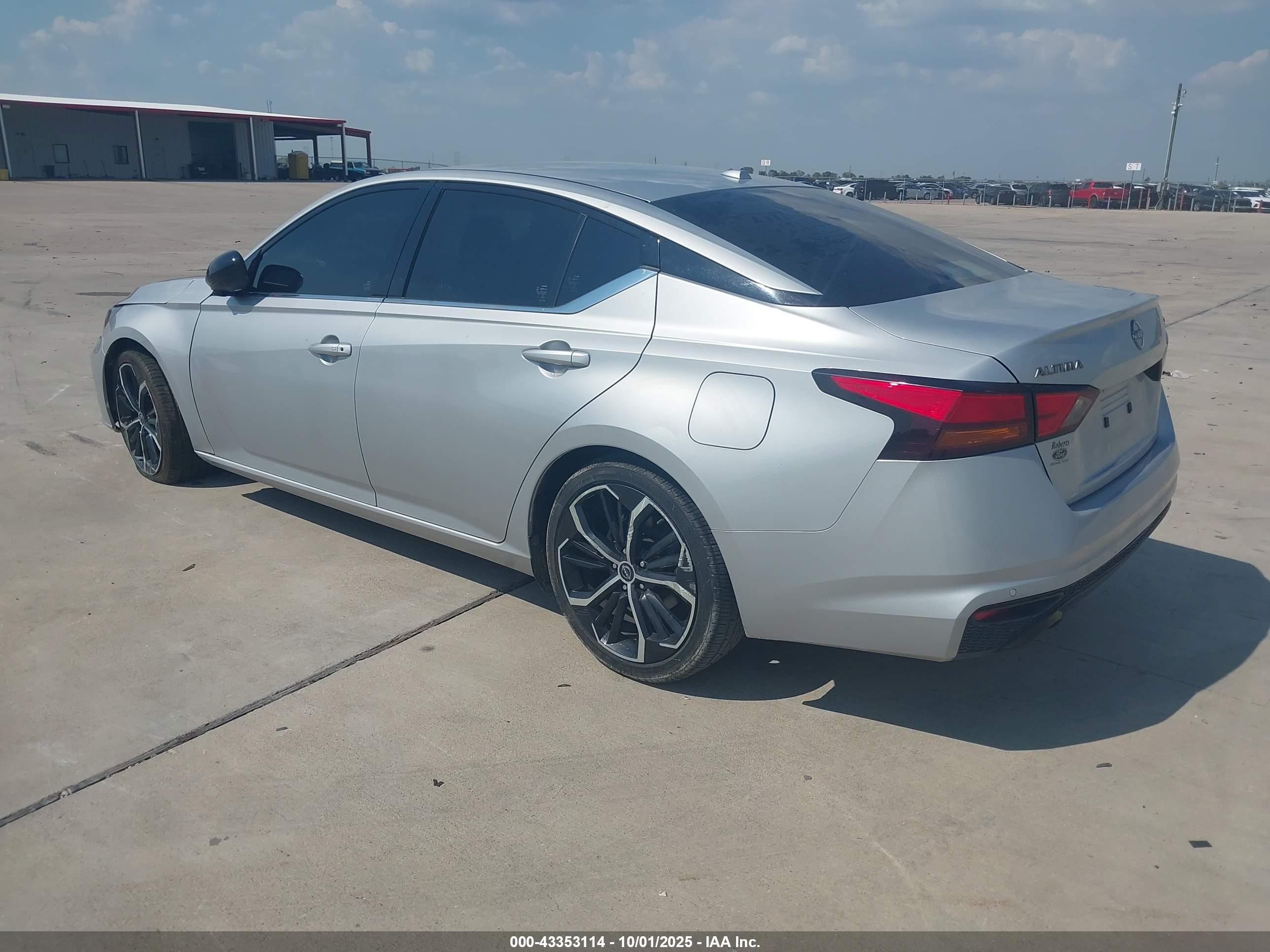 NISSAN ALTIMA image 3