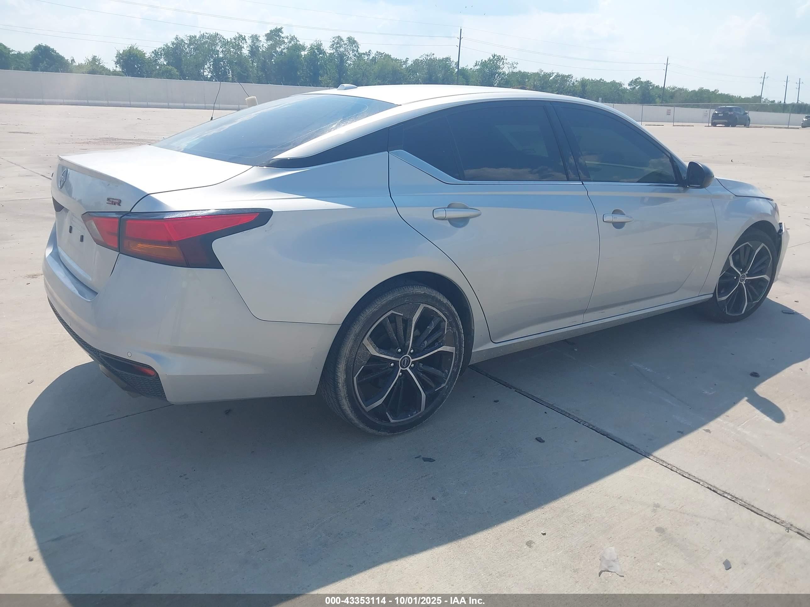 NISSAN ALTIMA image 4