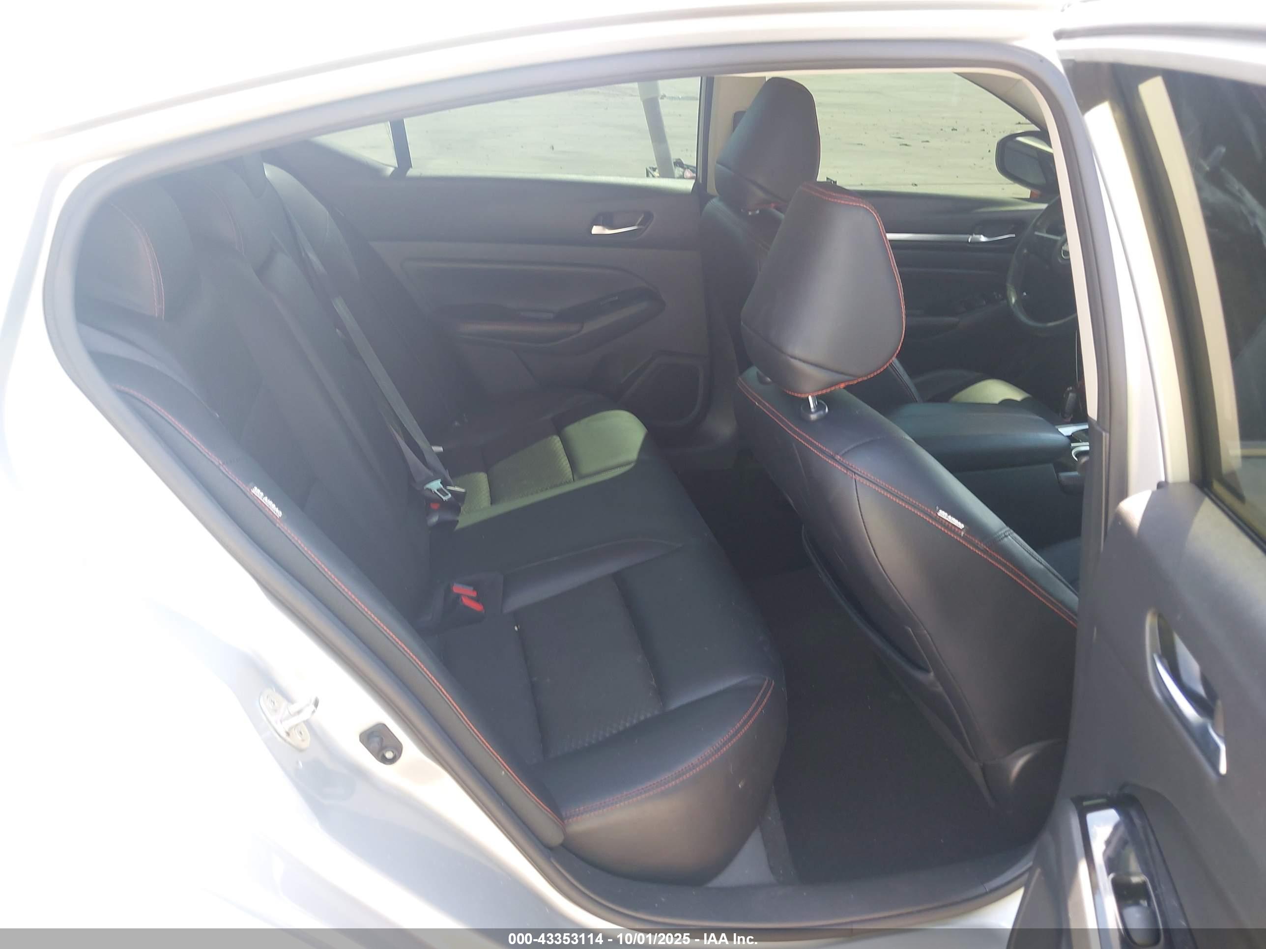NISSAN ALTIMA image 8
