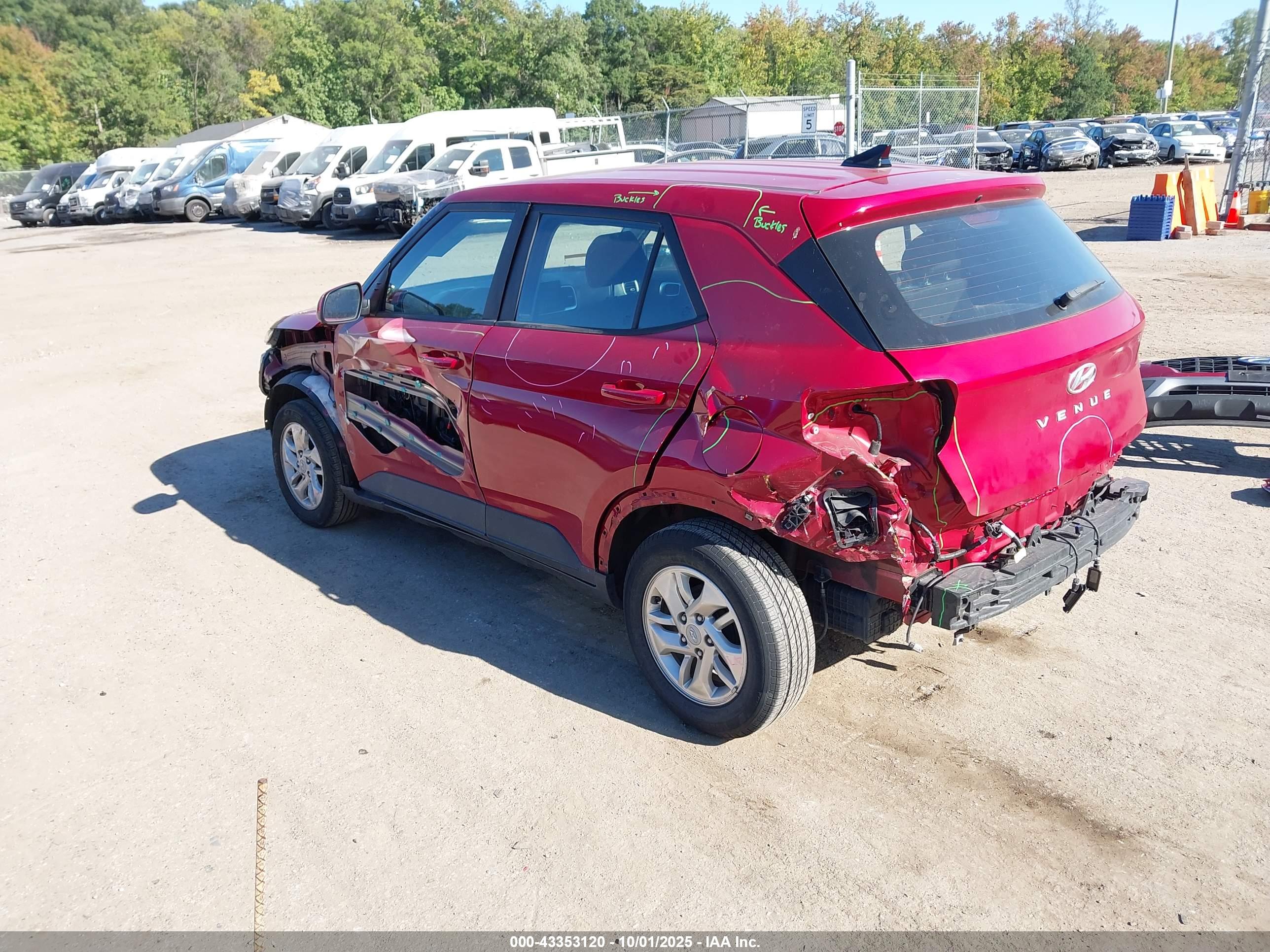 HYUNDAI VENUE image 3