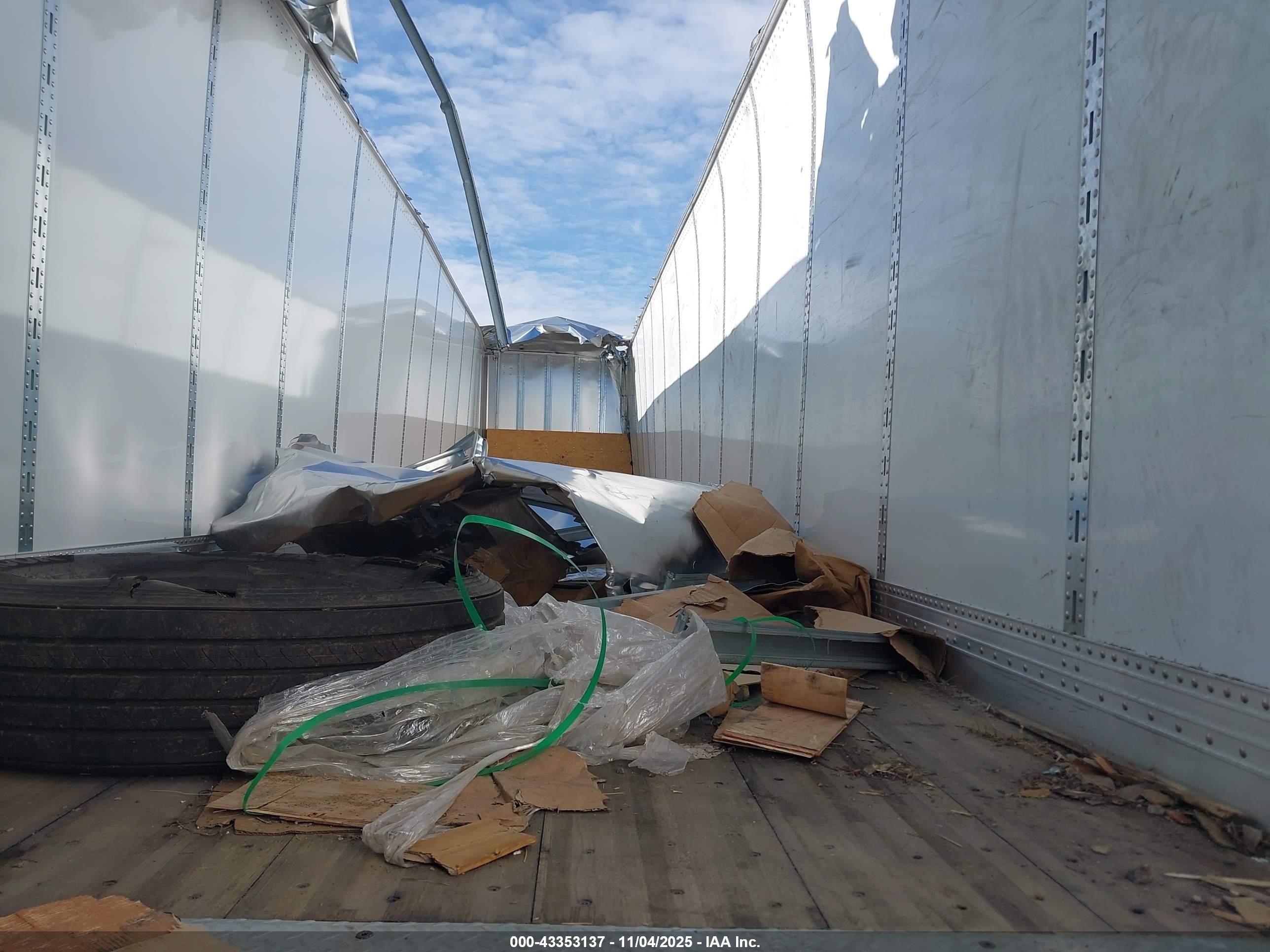 STOUGHTON TRAILERS image 5