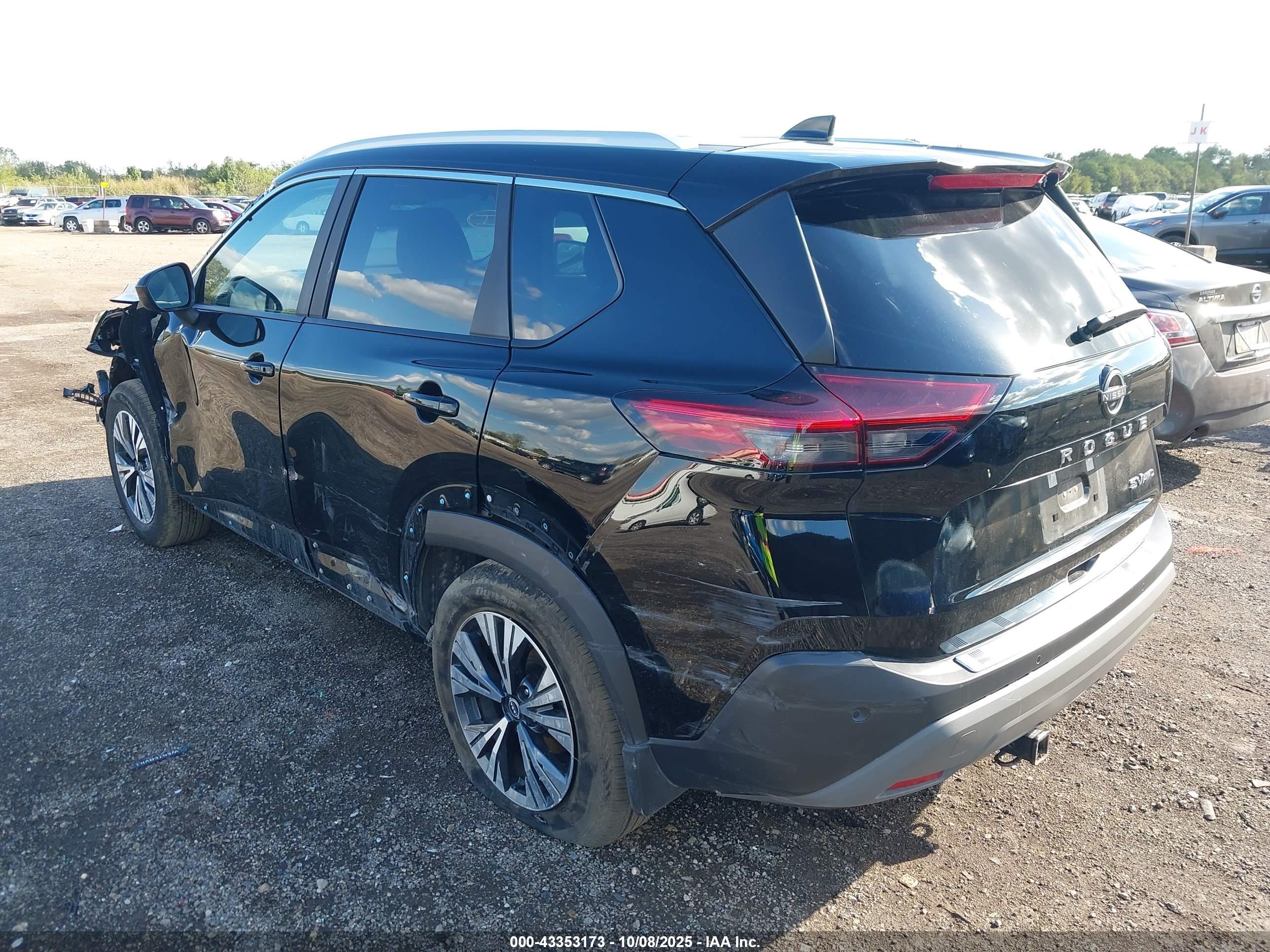 NISSAN ROGUE image 3