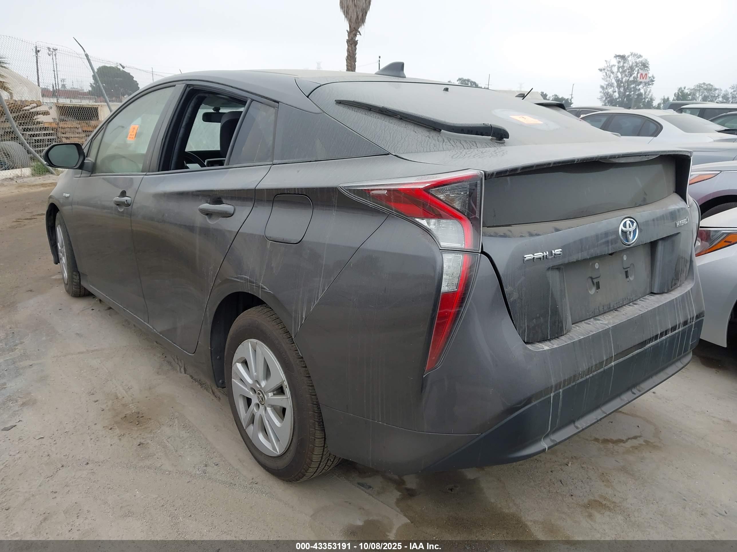 TOYOTA PRIUS image 3