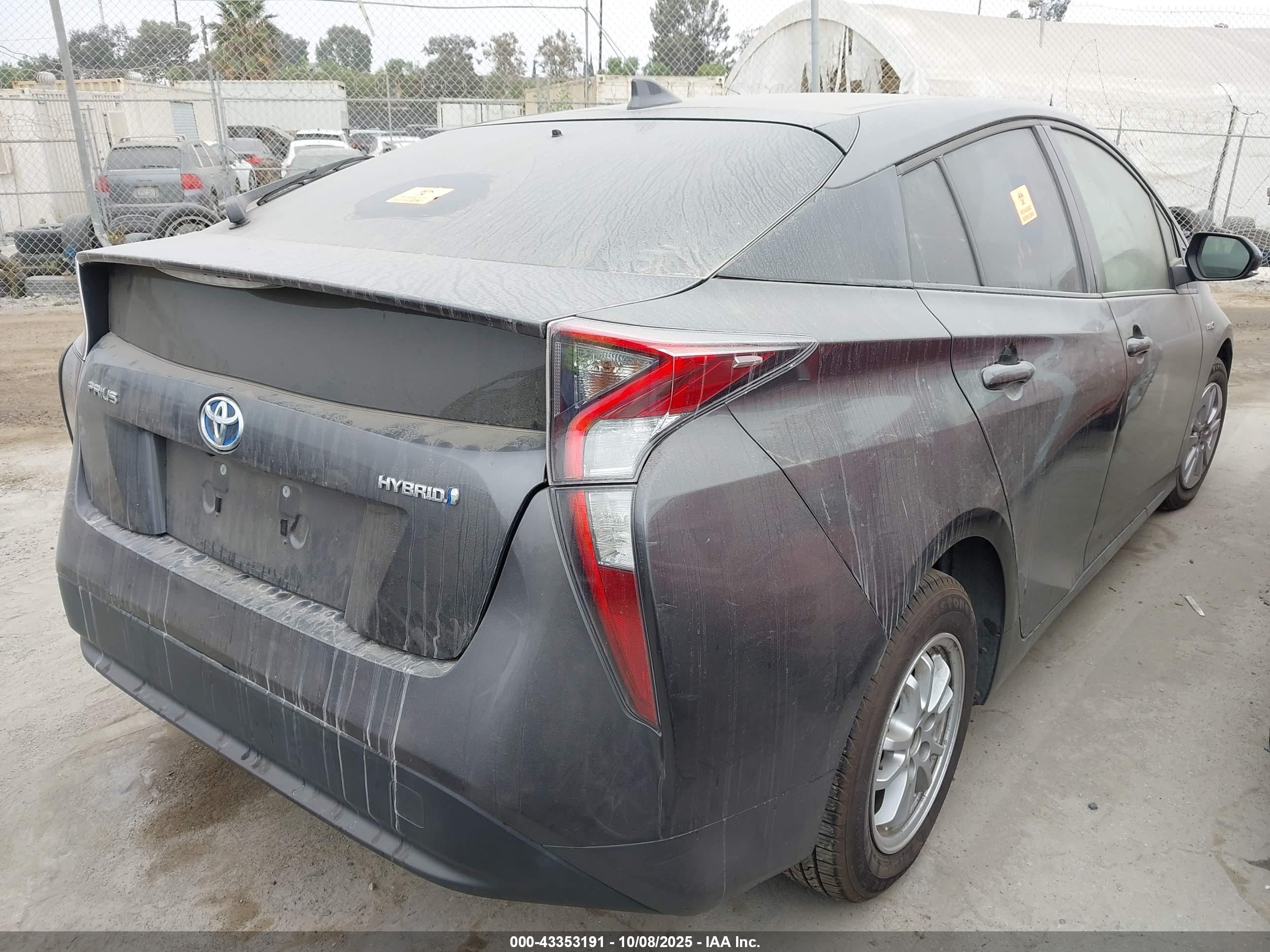 TOYOTA PRIUS image 4