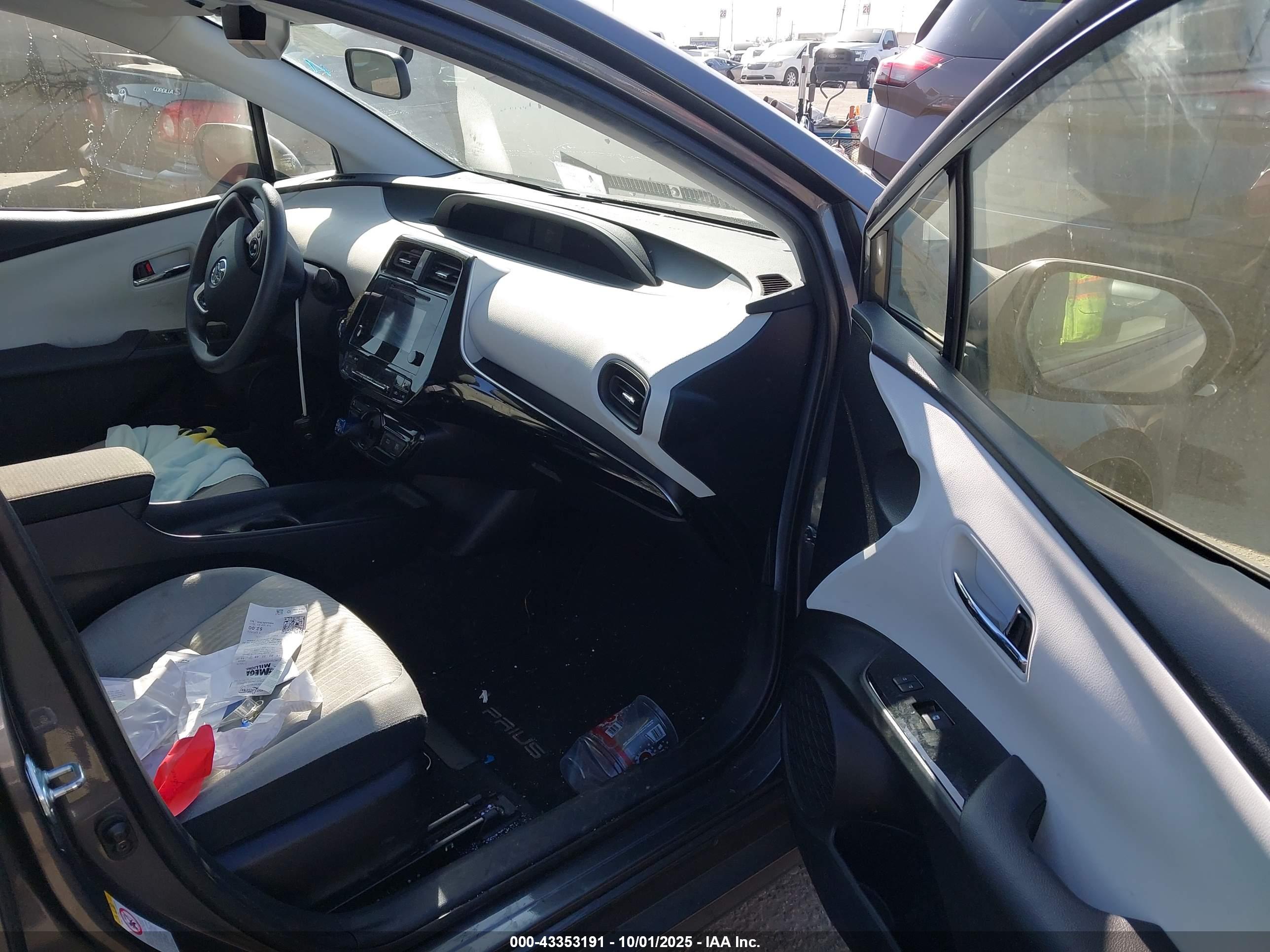 TOYOTA PRIUS image 5