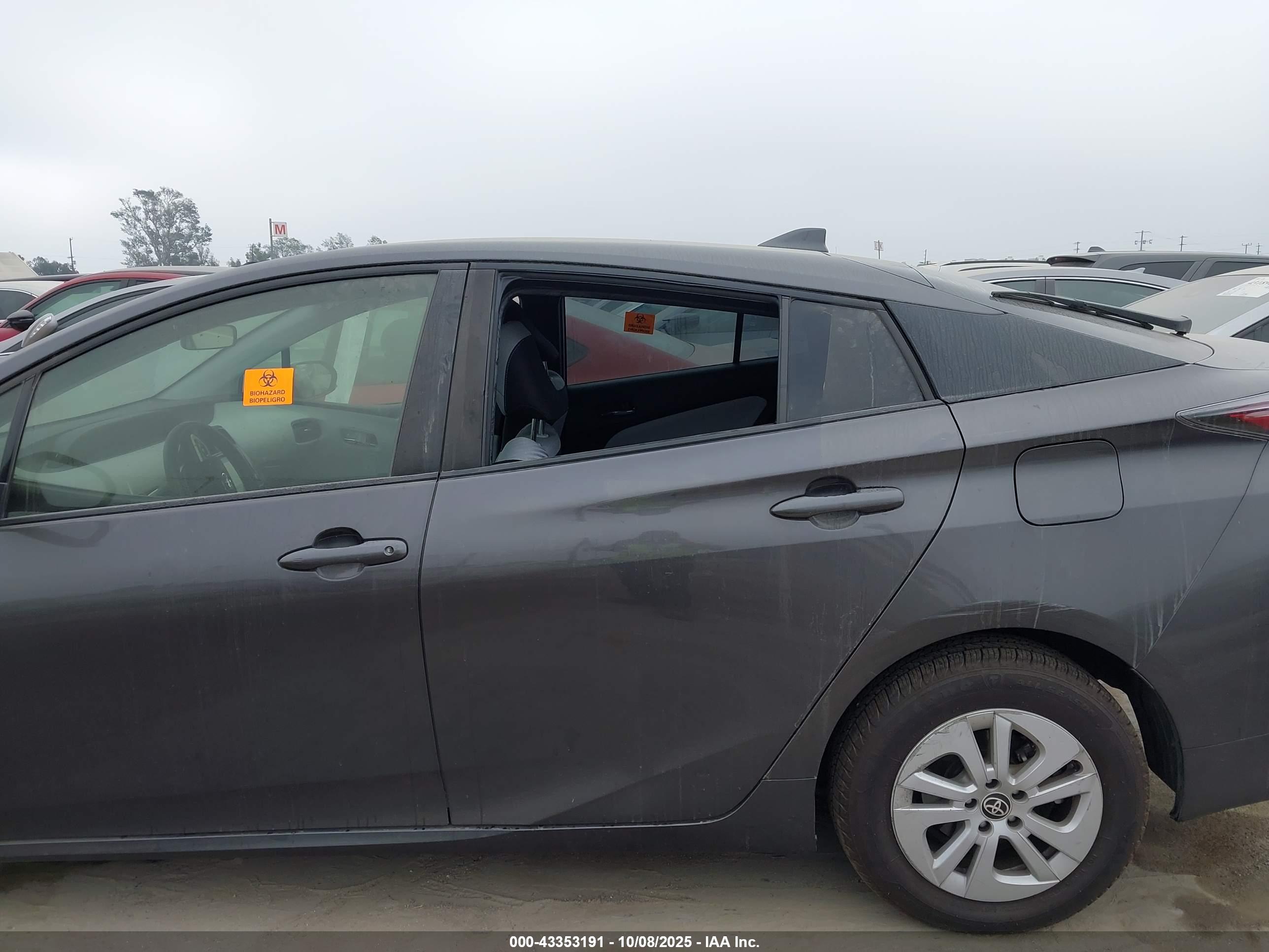 TOYOTA PRIUS image 6