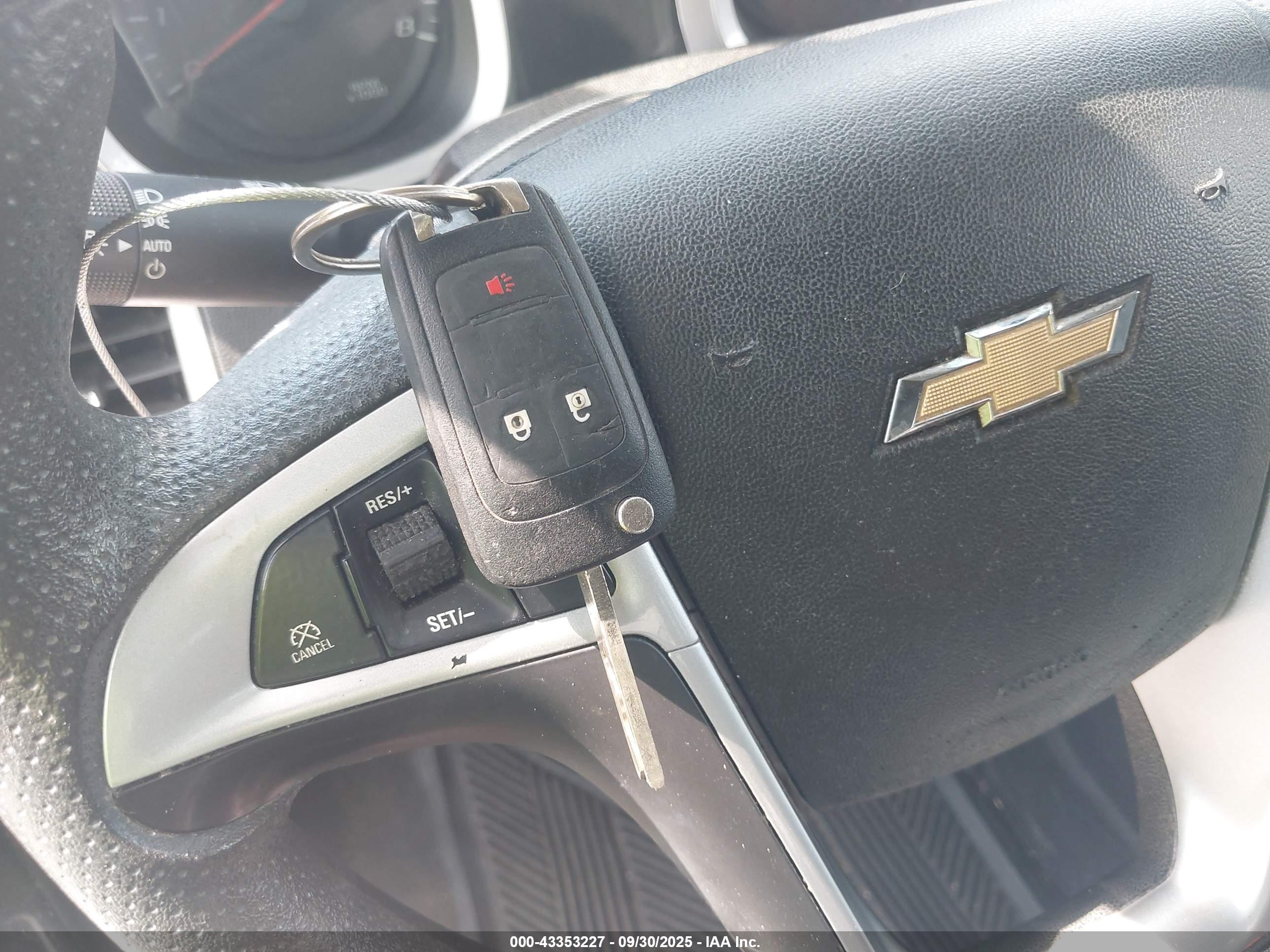 CHEVROLET EQUINOX image 11