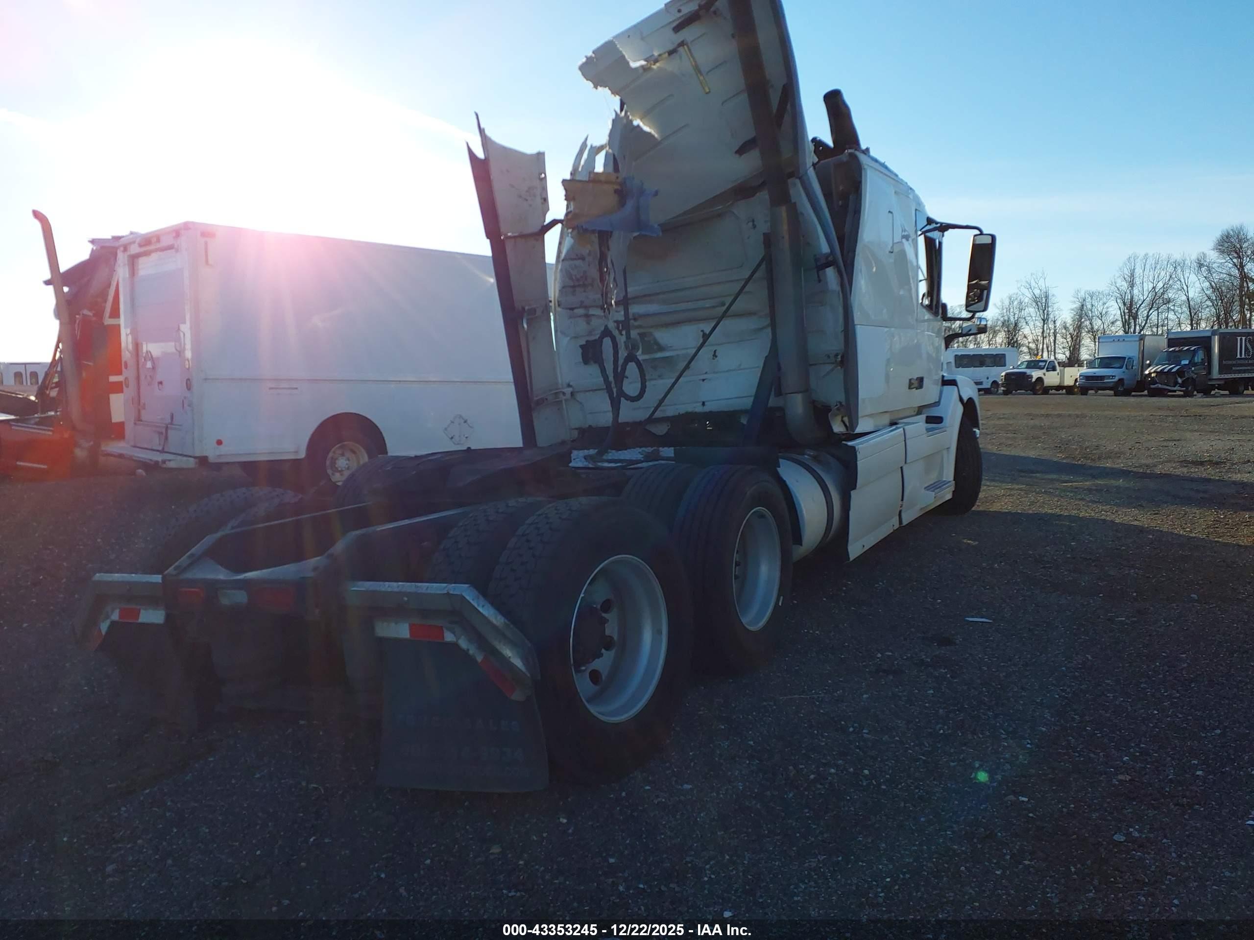 VOLVO VN image 4