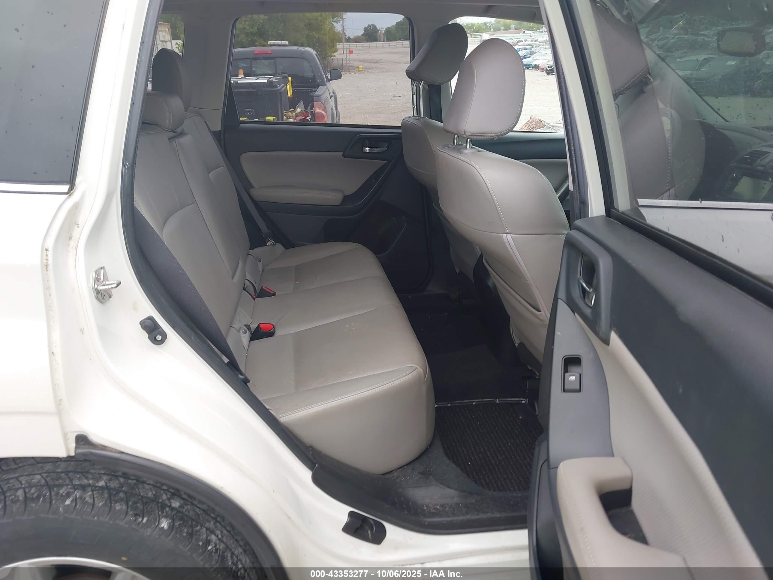 SUBARU FORESTER image 8