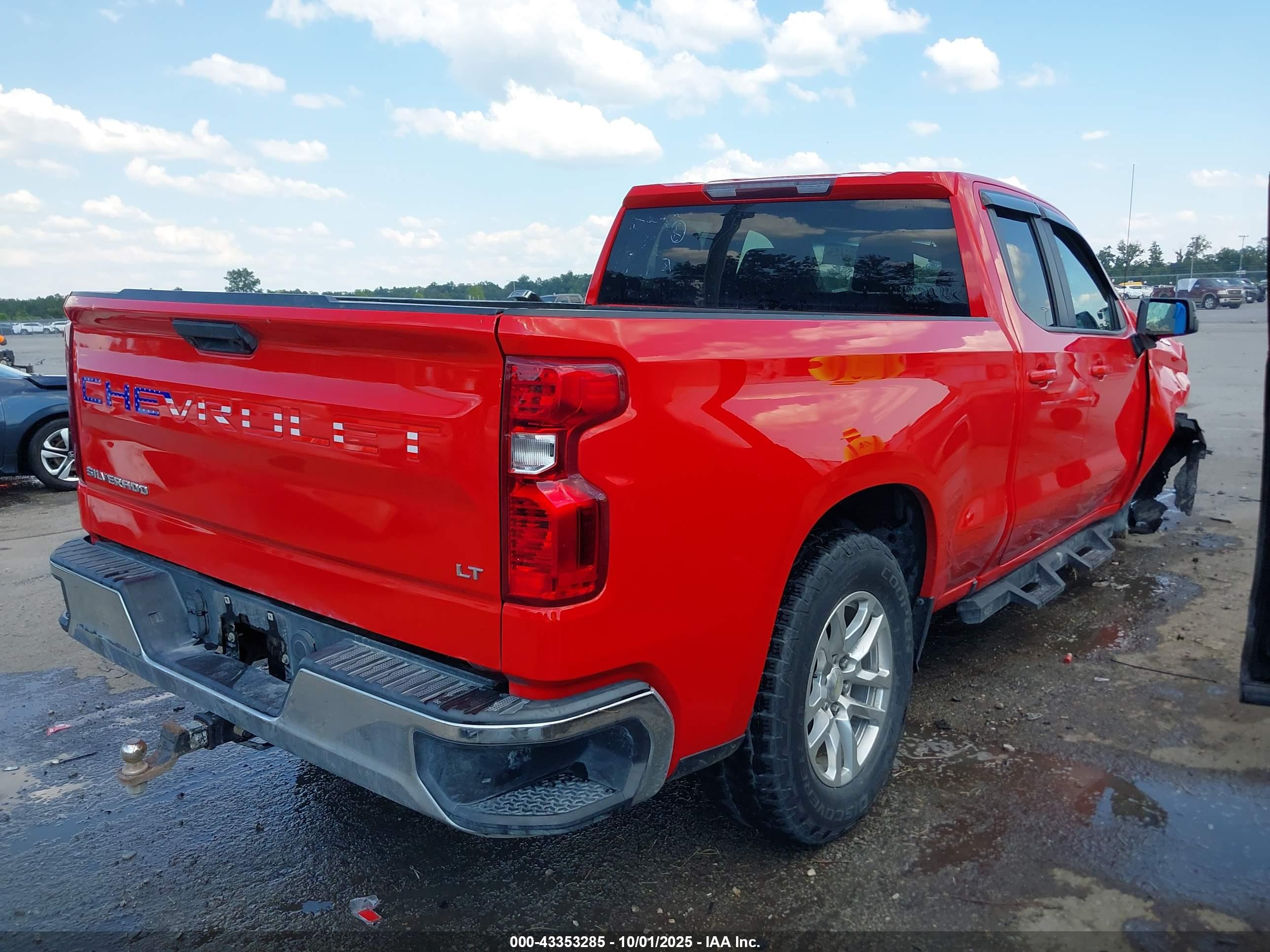 CHEVROLET SILVERADO image 4