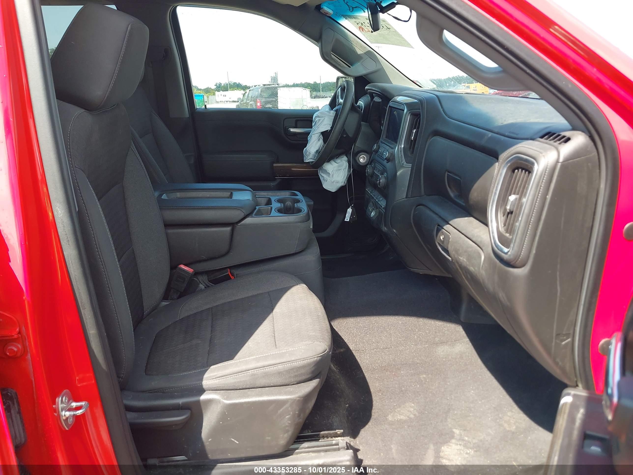 CHEVROLET SILVERADO image 5