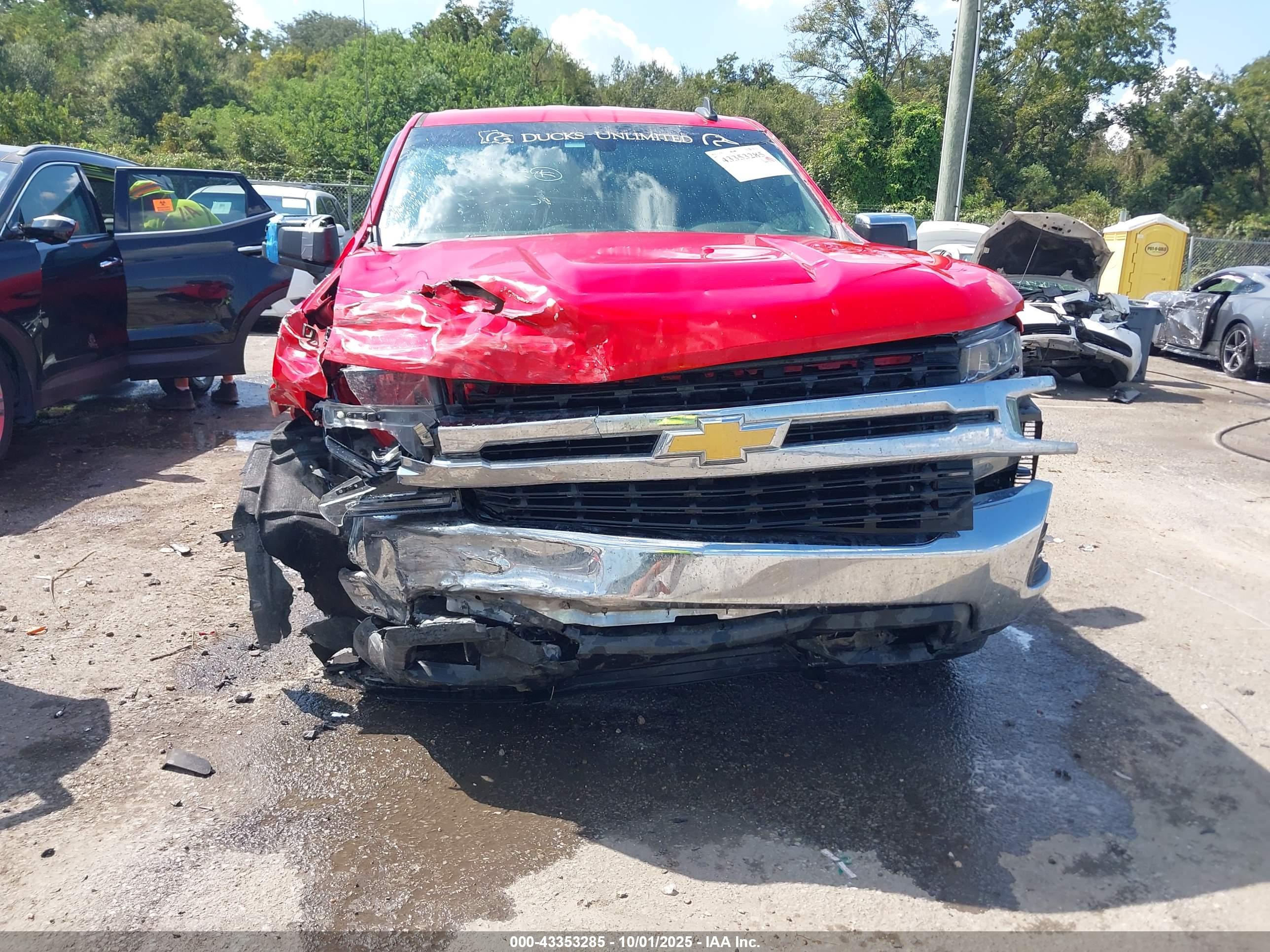 CHEVROLET SILVERADO image 6