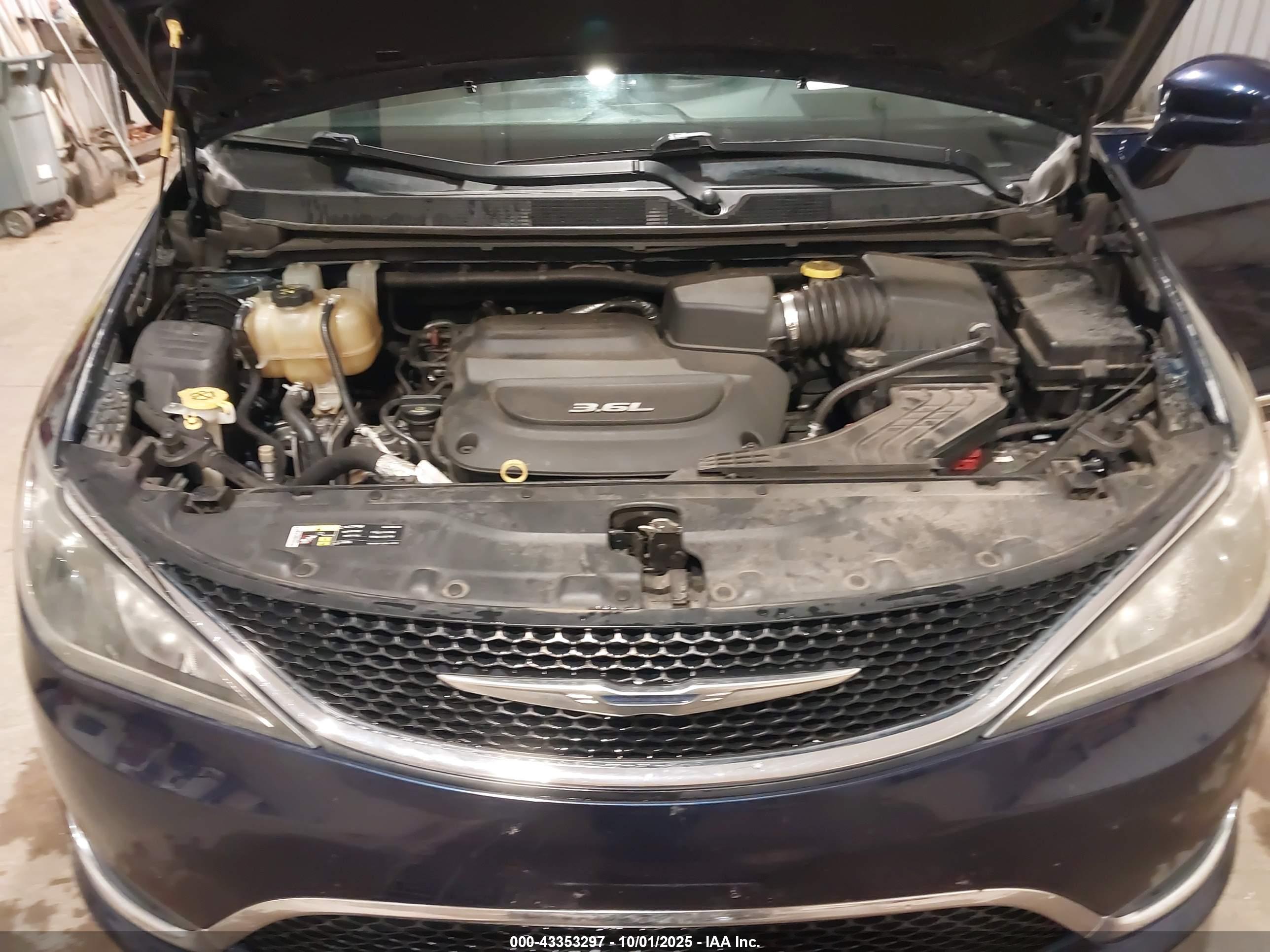 CHRYSLER PACIFICA image 10