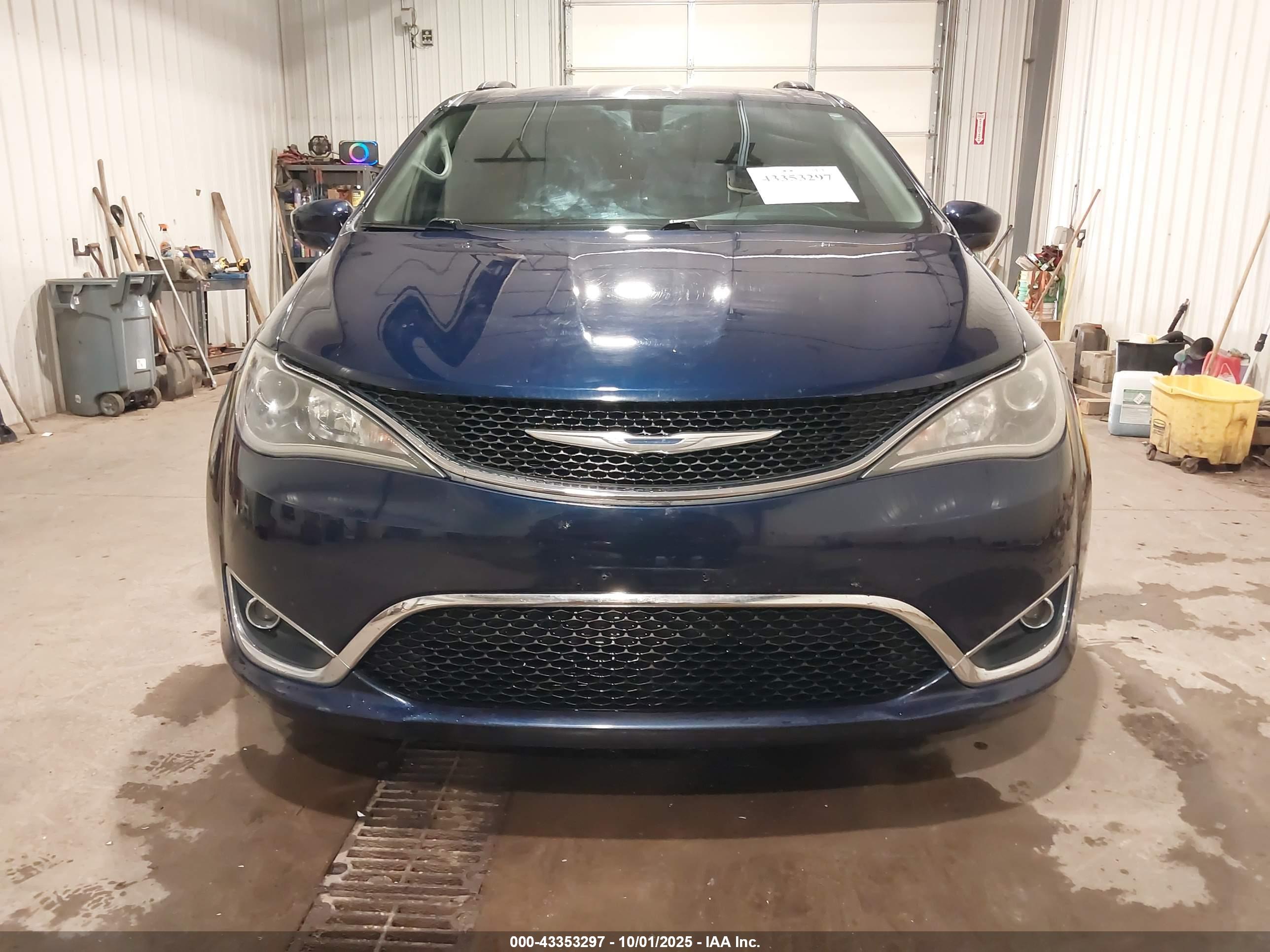 CHRYSLER PACIFICA image 6
