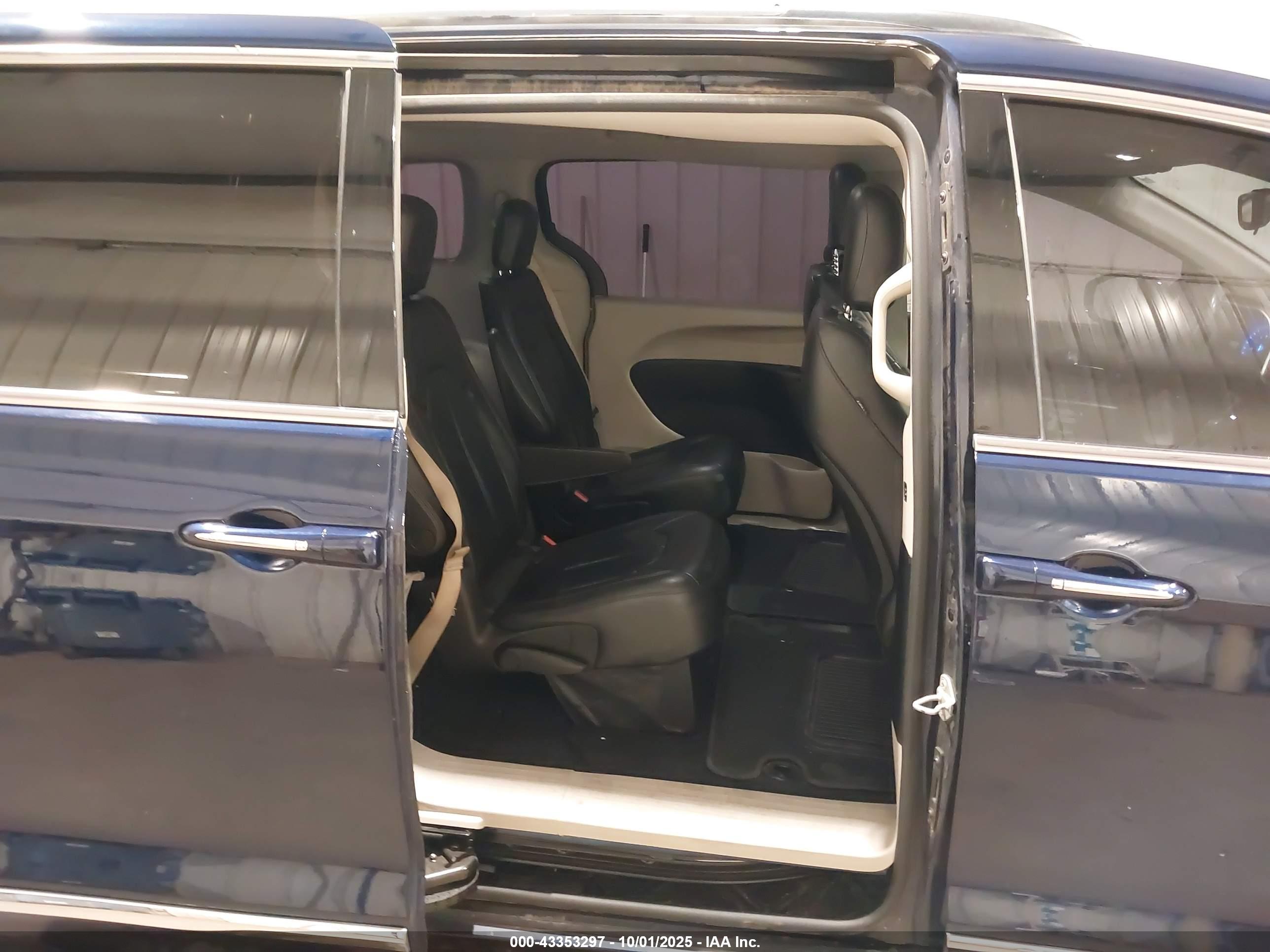 CHRYSLER PACIFICA image 8