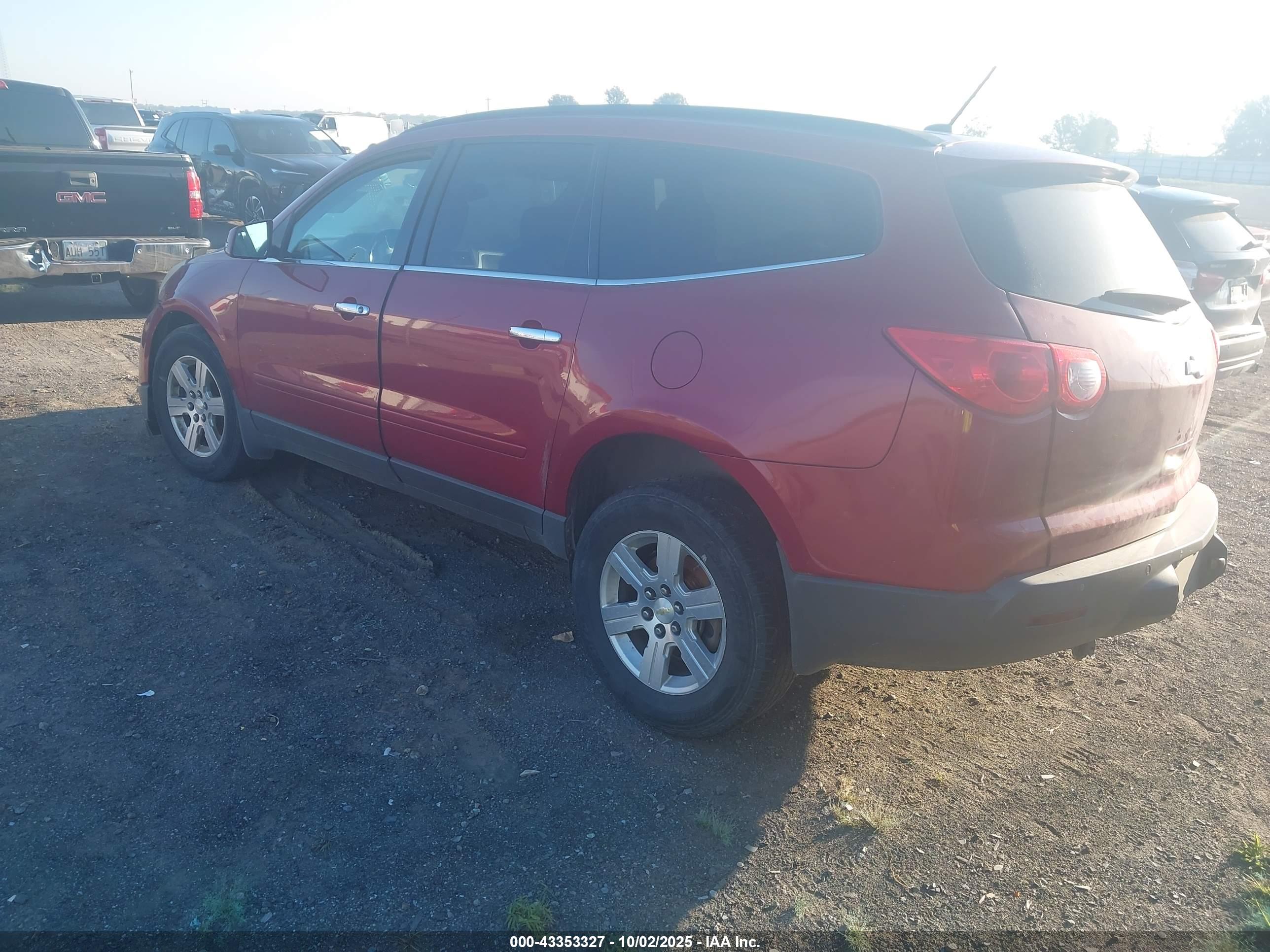 CHEVROLET TRAVERSE image 3