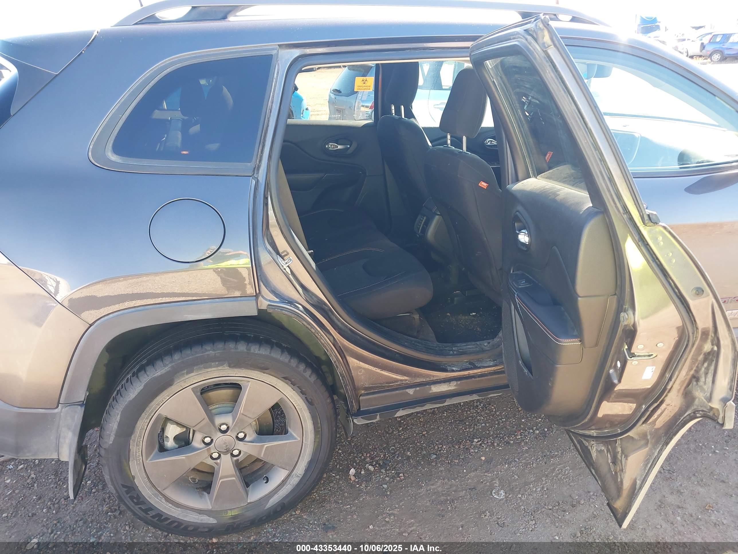 JEEP CHEROKEE image 8