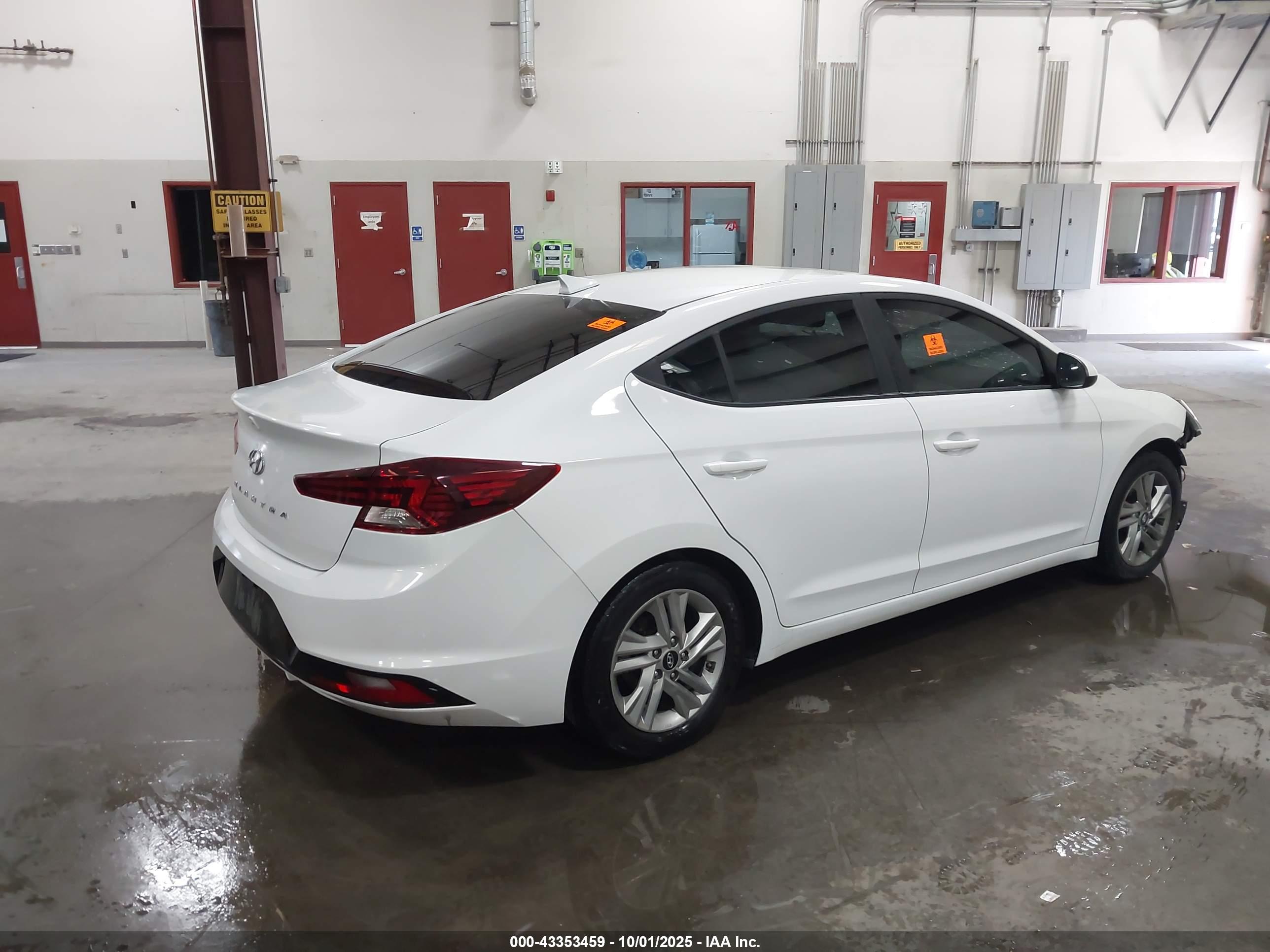 HYUNDAI ELANTRA image 4