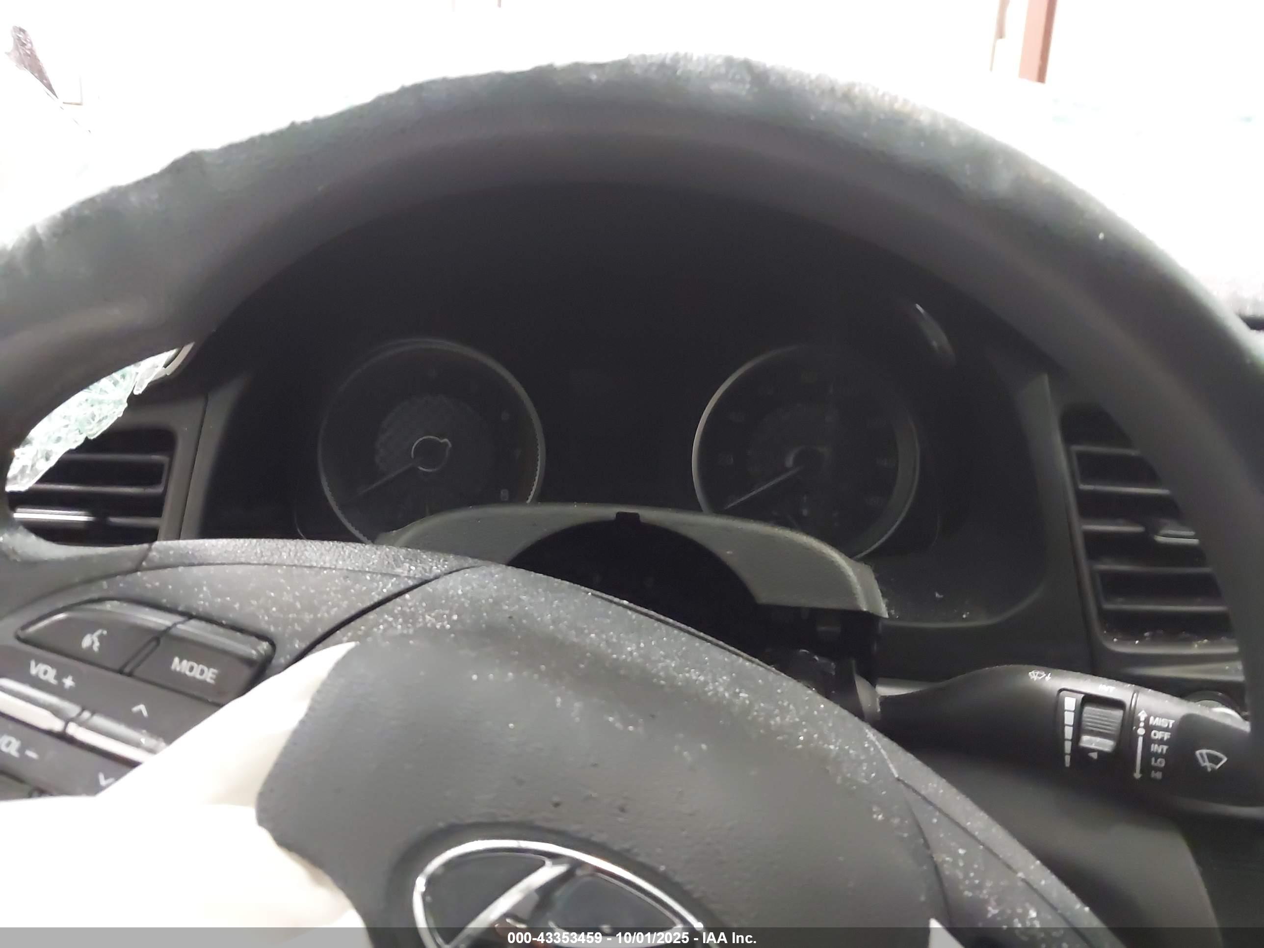 HYUNDAI ELANTRA image 7