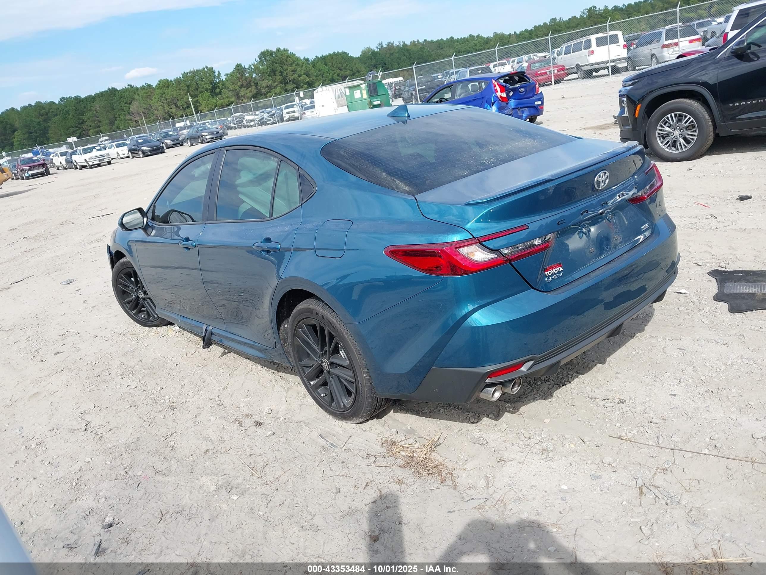 TOYOTA CAMRY image 3