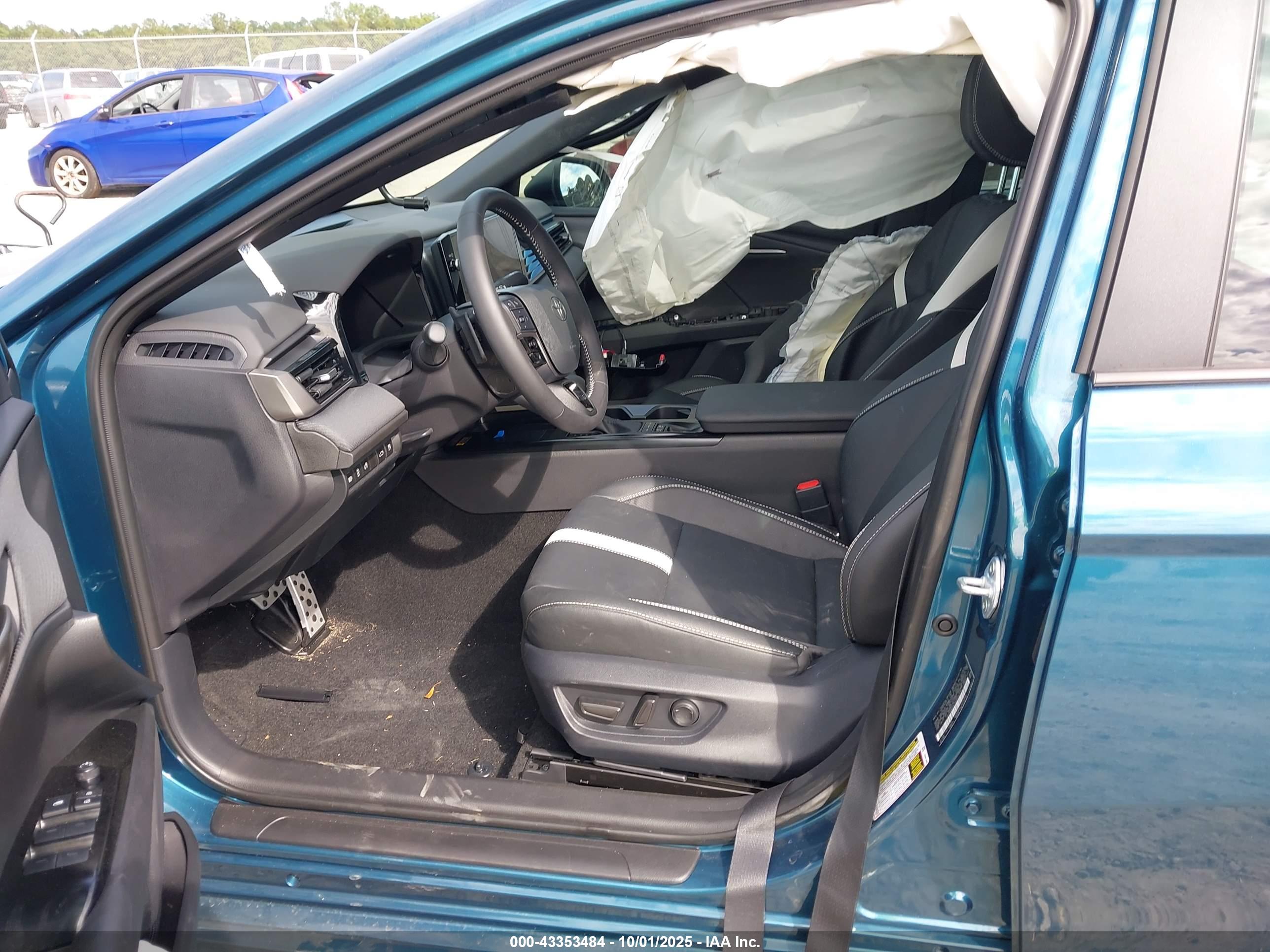 TOYOTA CAMRY image 5