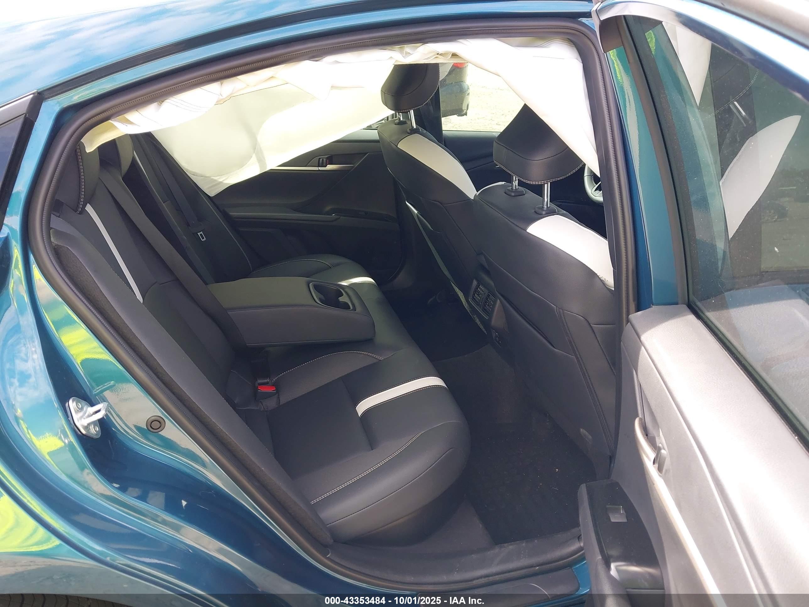 TOYOTA CAMRY image 8