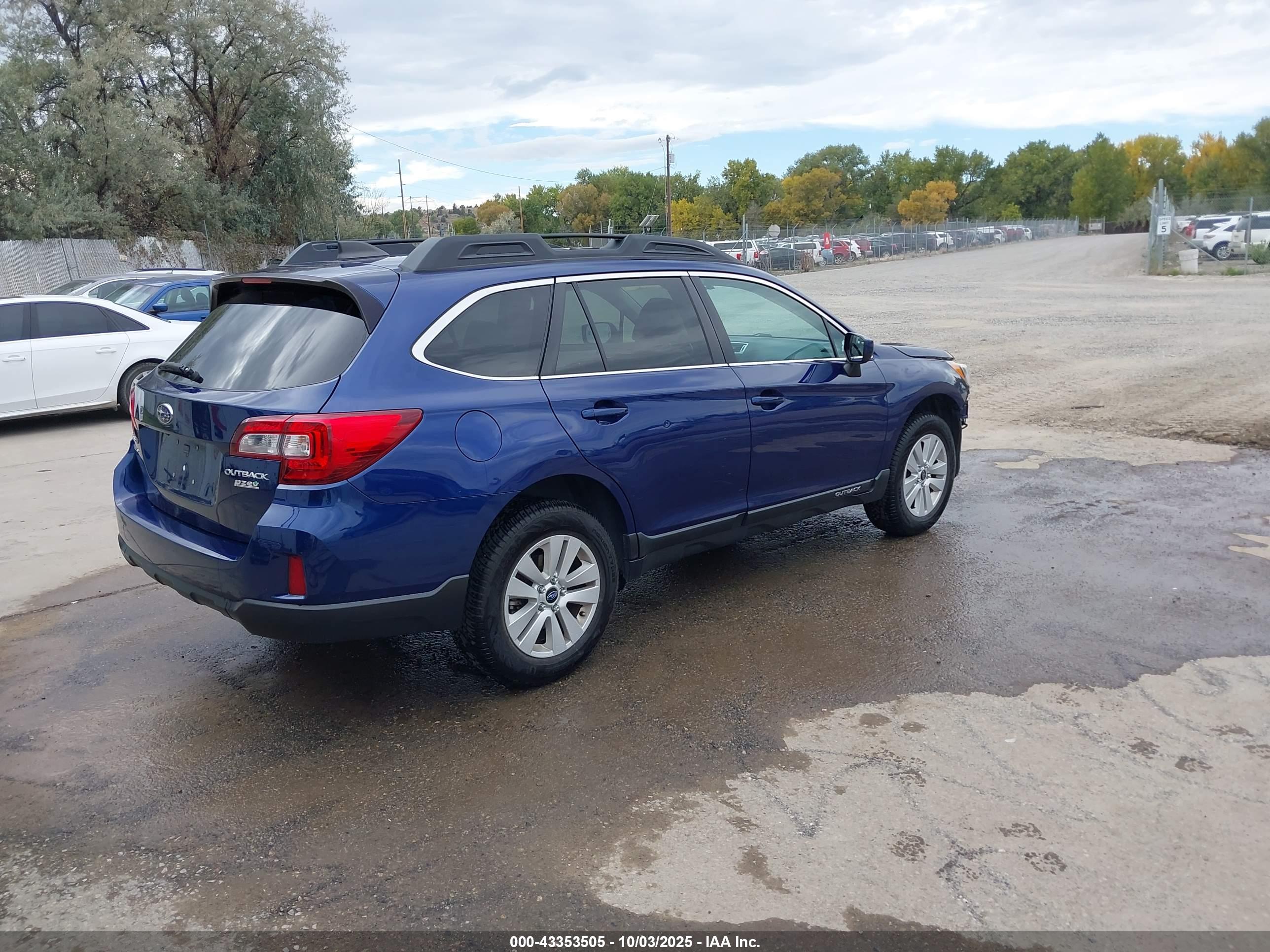 SUBARU OUTBACK image 4