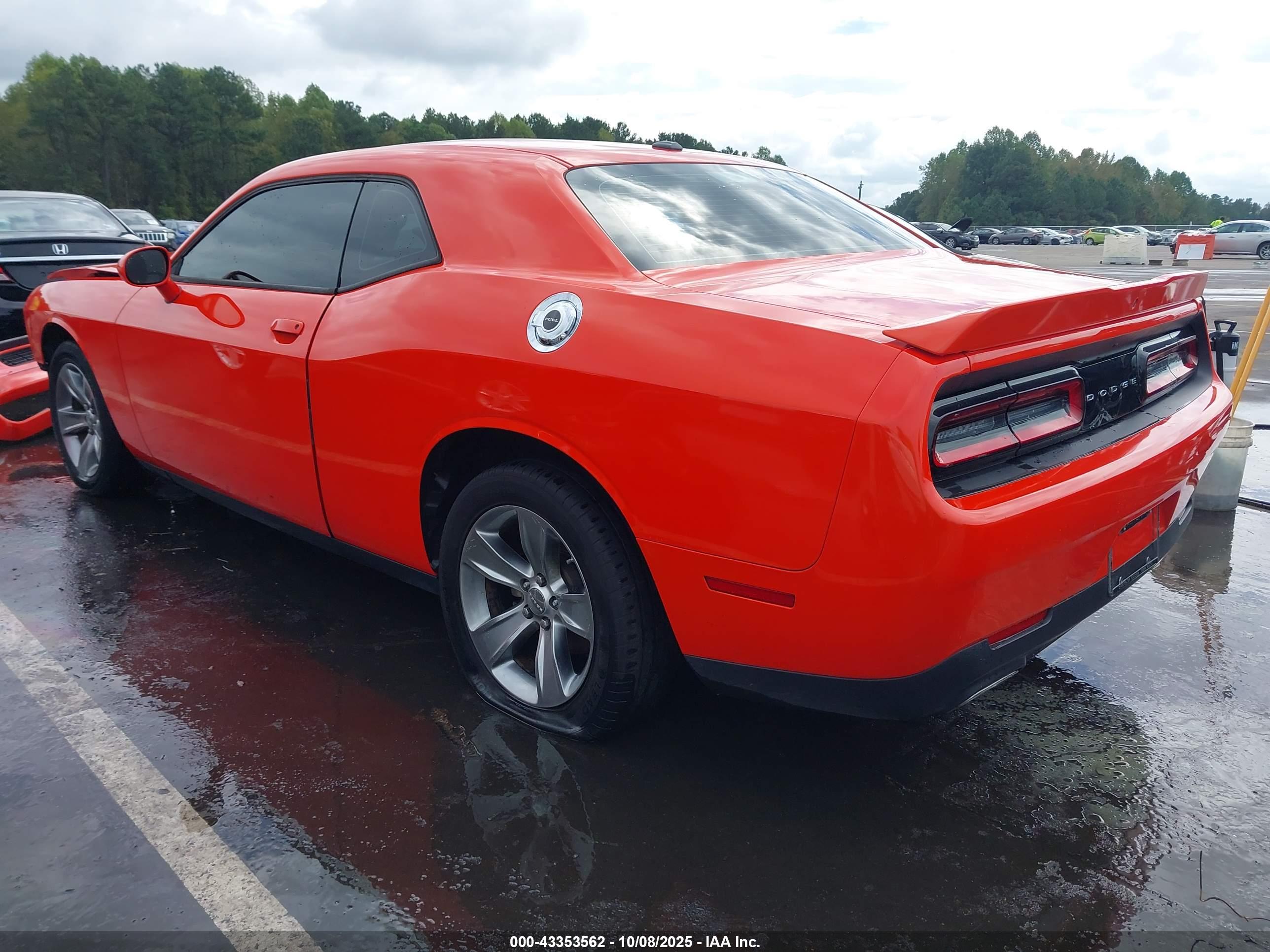 DODGE CHALLENGER image 3