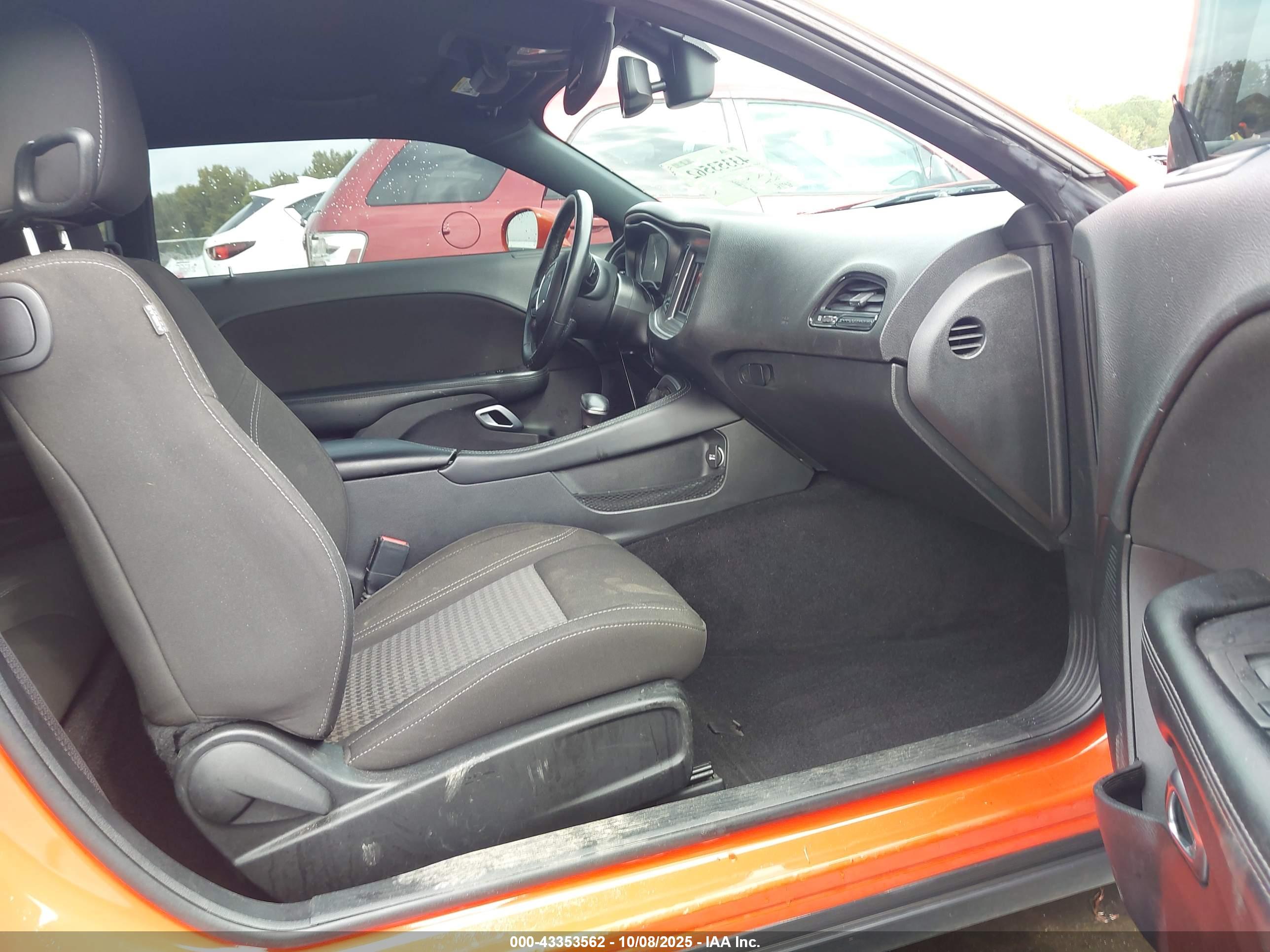 DODGE CHALLENGER image 5