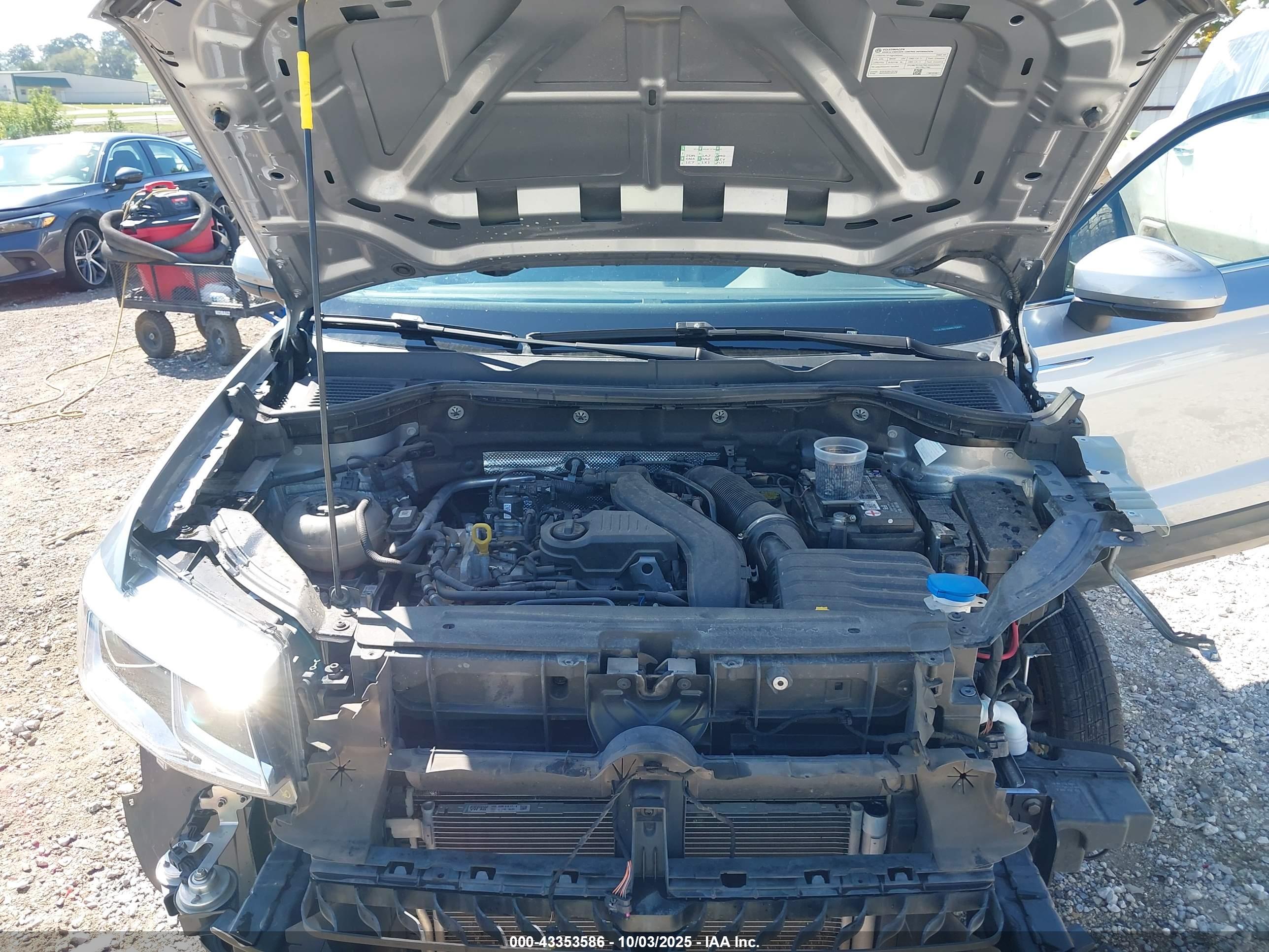VOLKSWAGEN TAOS image 10