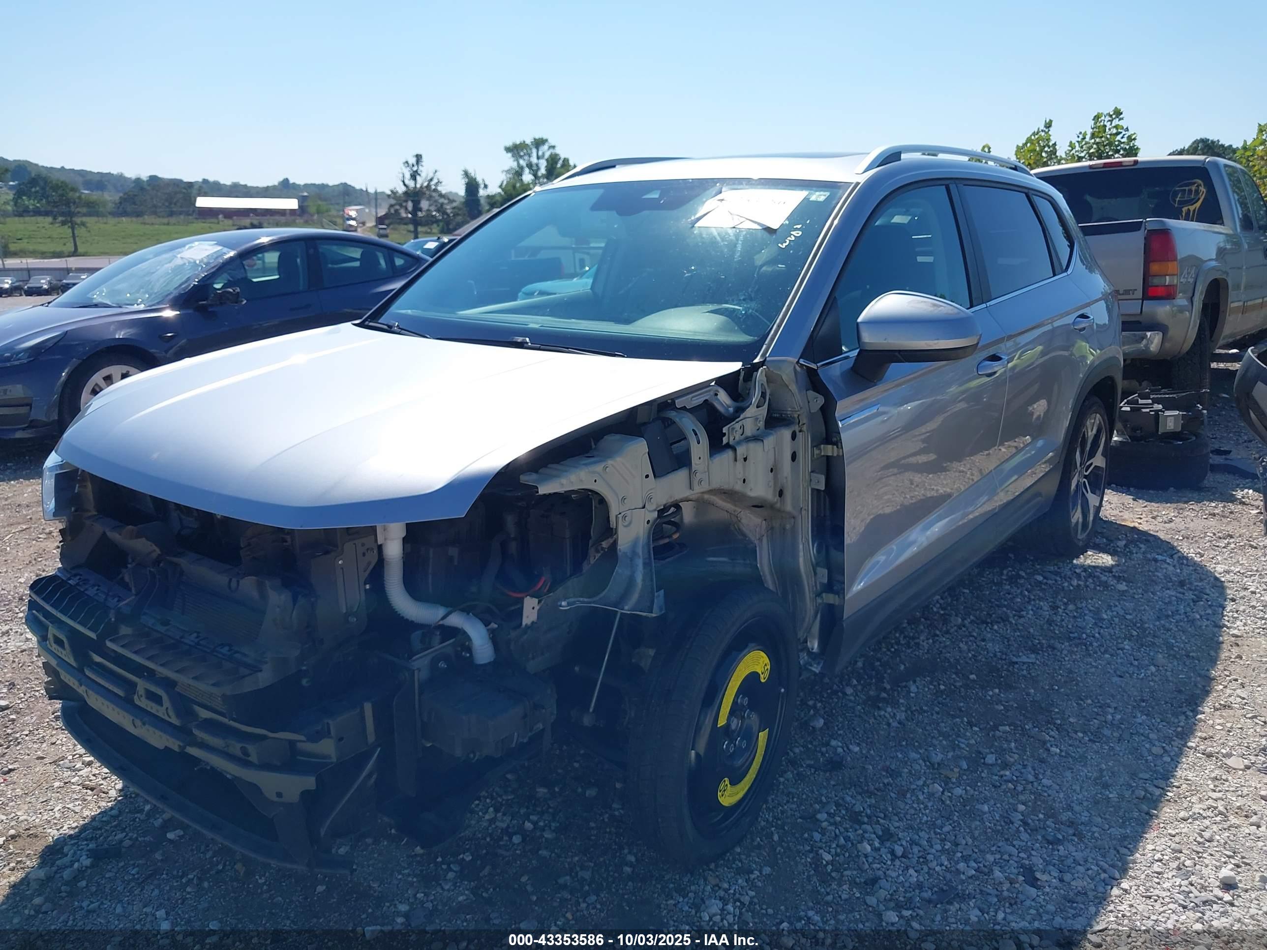 VOLKSWAGEN TAOS image 6